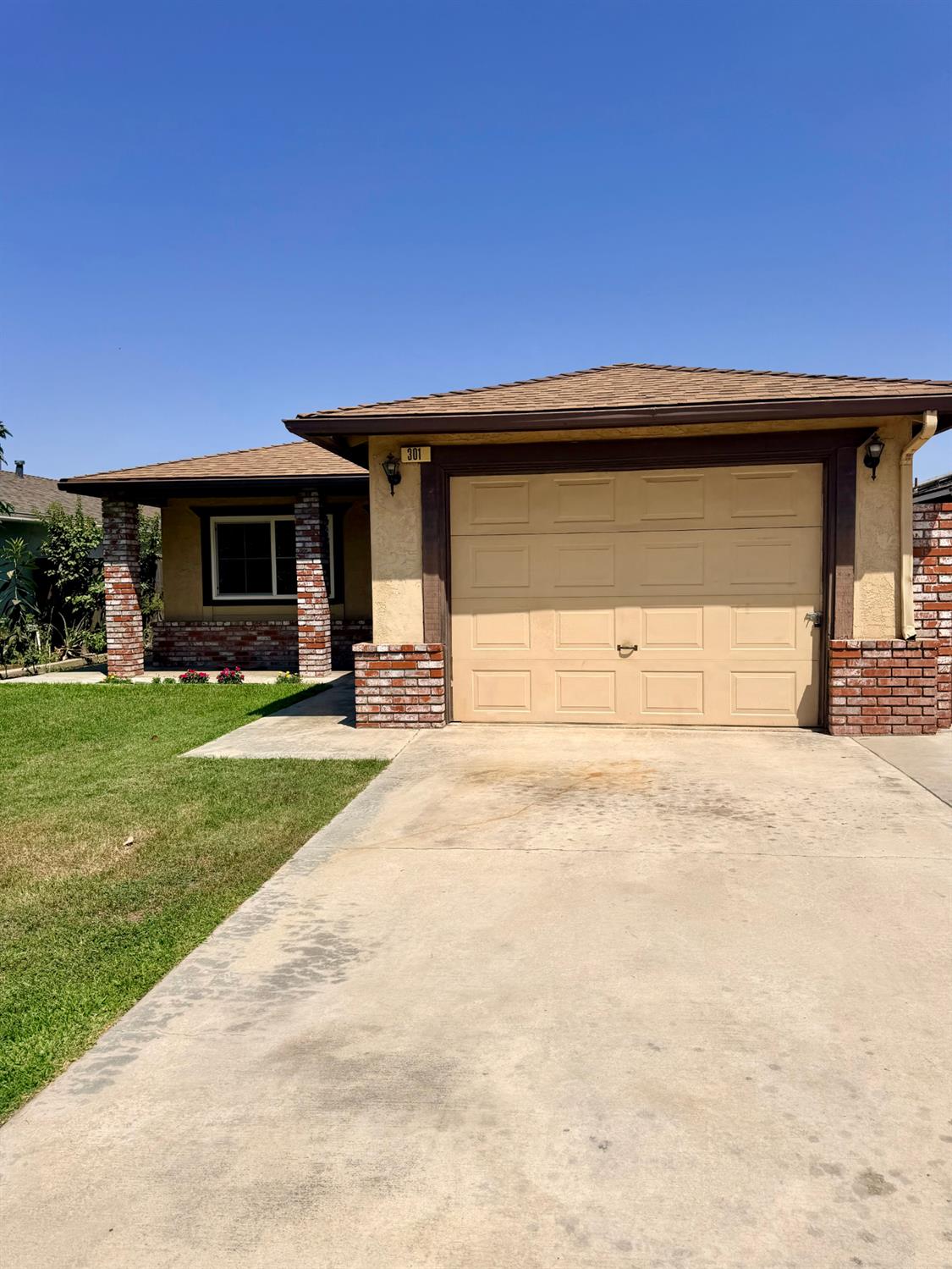 301 Mariposa St, Kingsburg, CA 93631