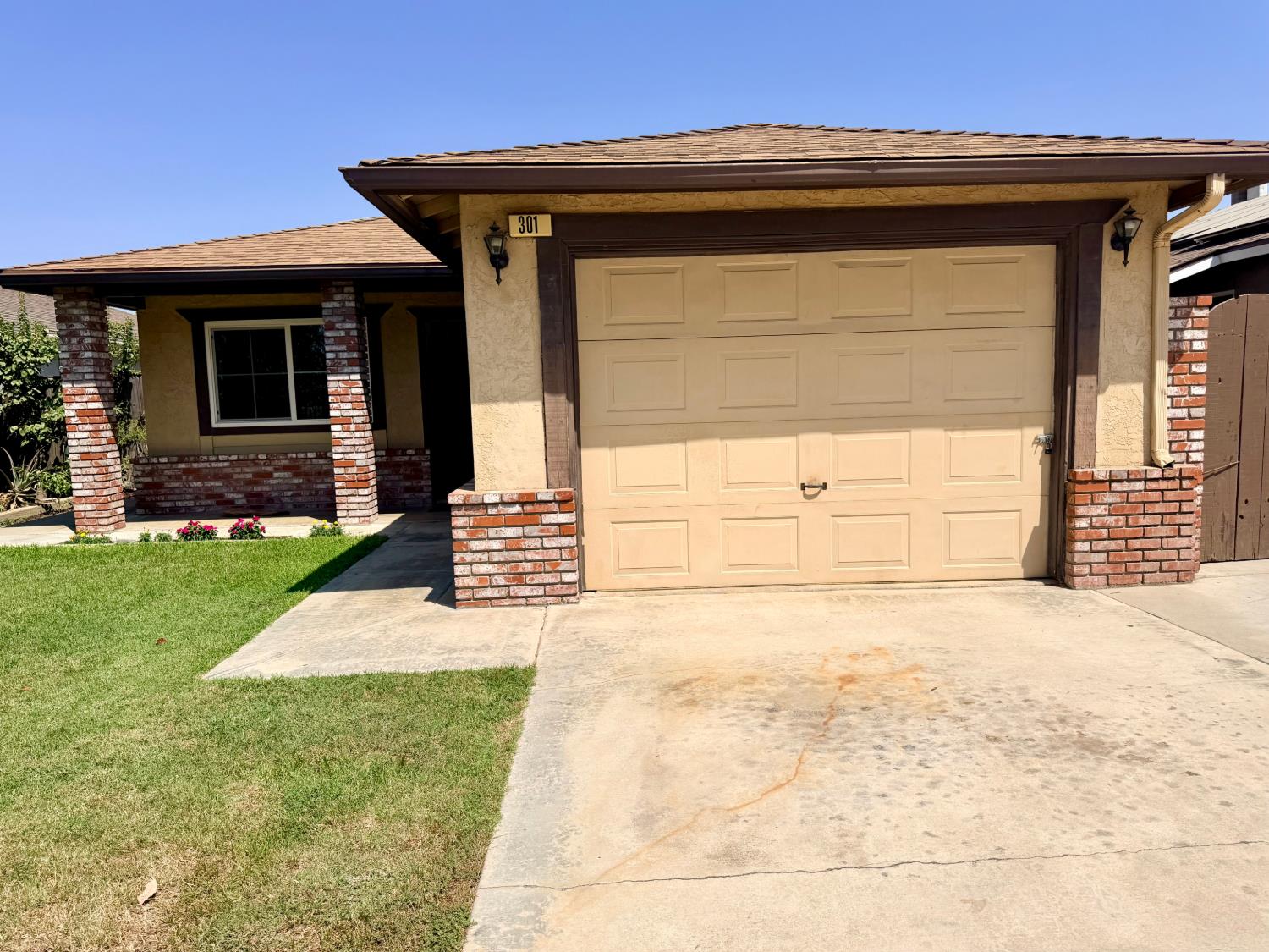 301 Mariposa St, Kingsburg, CA 93631