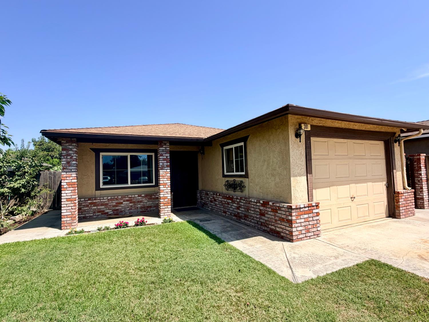 301 Mariposa St, Kingsburg, CA 93631