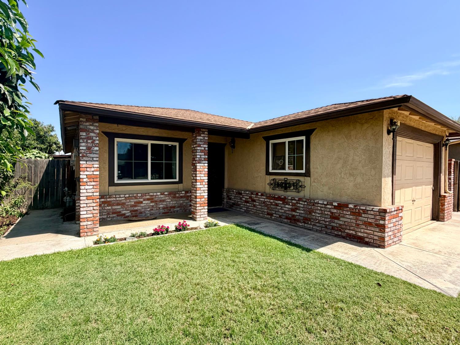 301 Mariposa St, Kingsburg, CA 93631