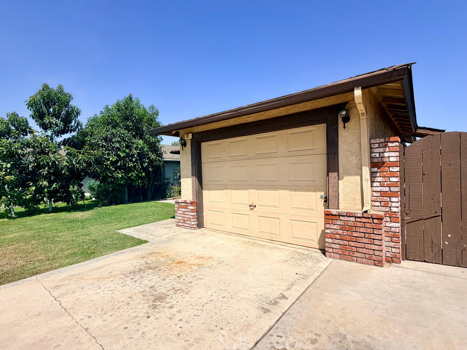 301 Mariposa St, Kingsburg, CA 93631