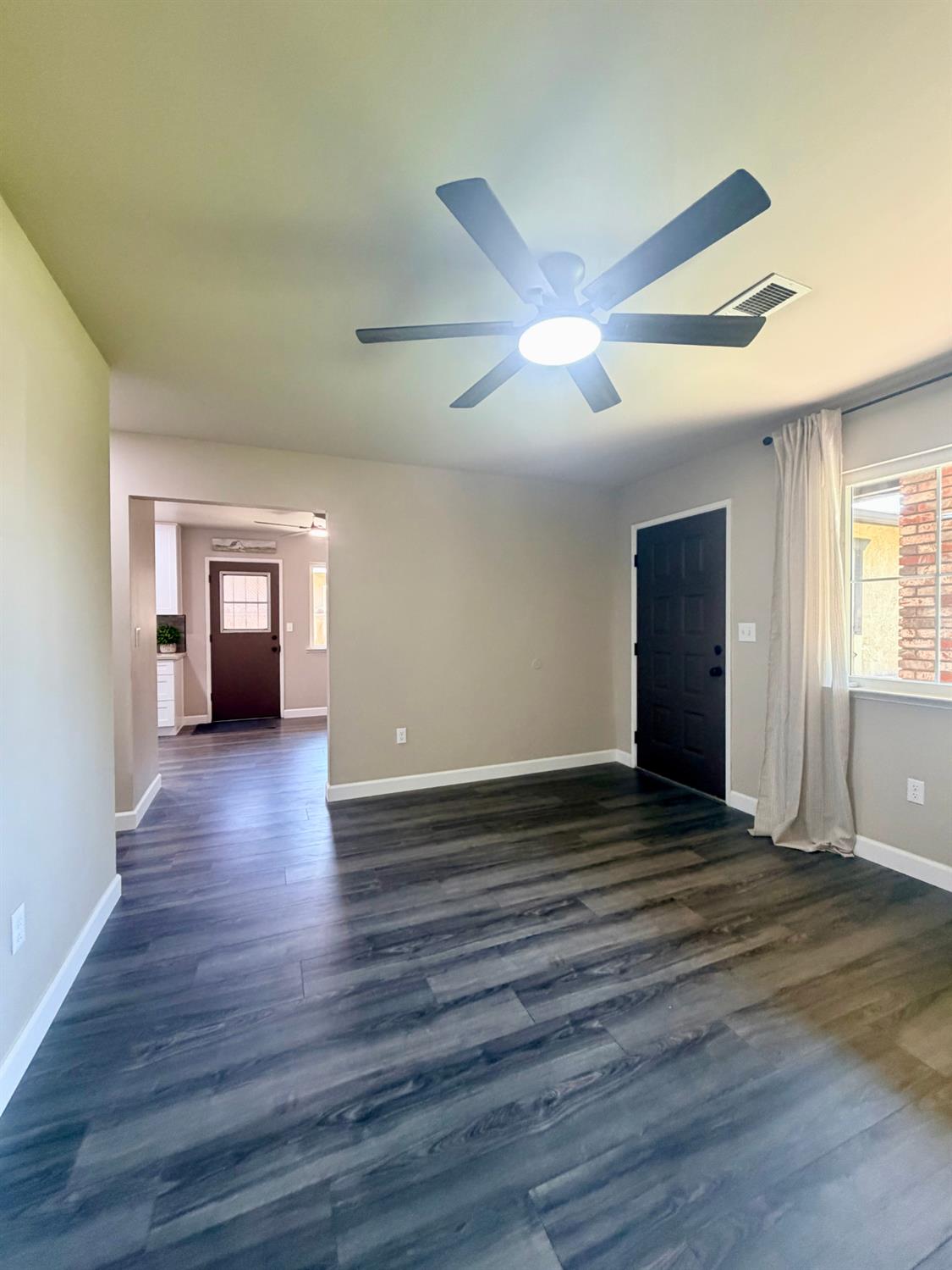 301 Mariposa St, Kingsburg, CA 93631