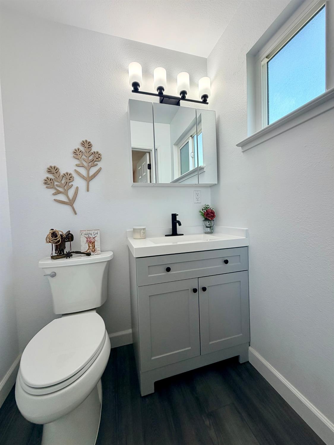 301 Mariposa St, Kingsburg, CA 93631