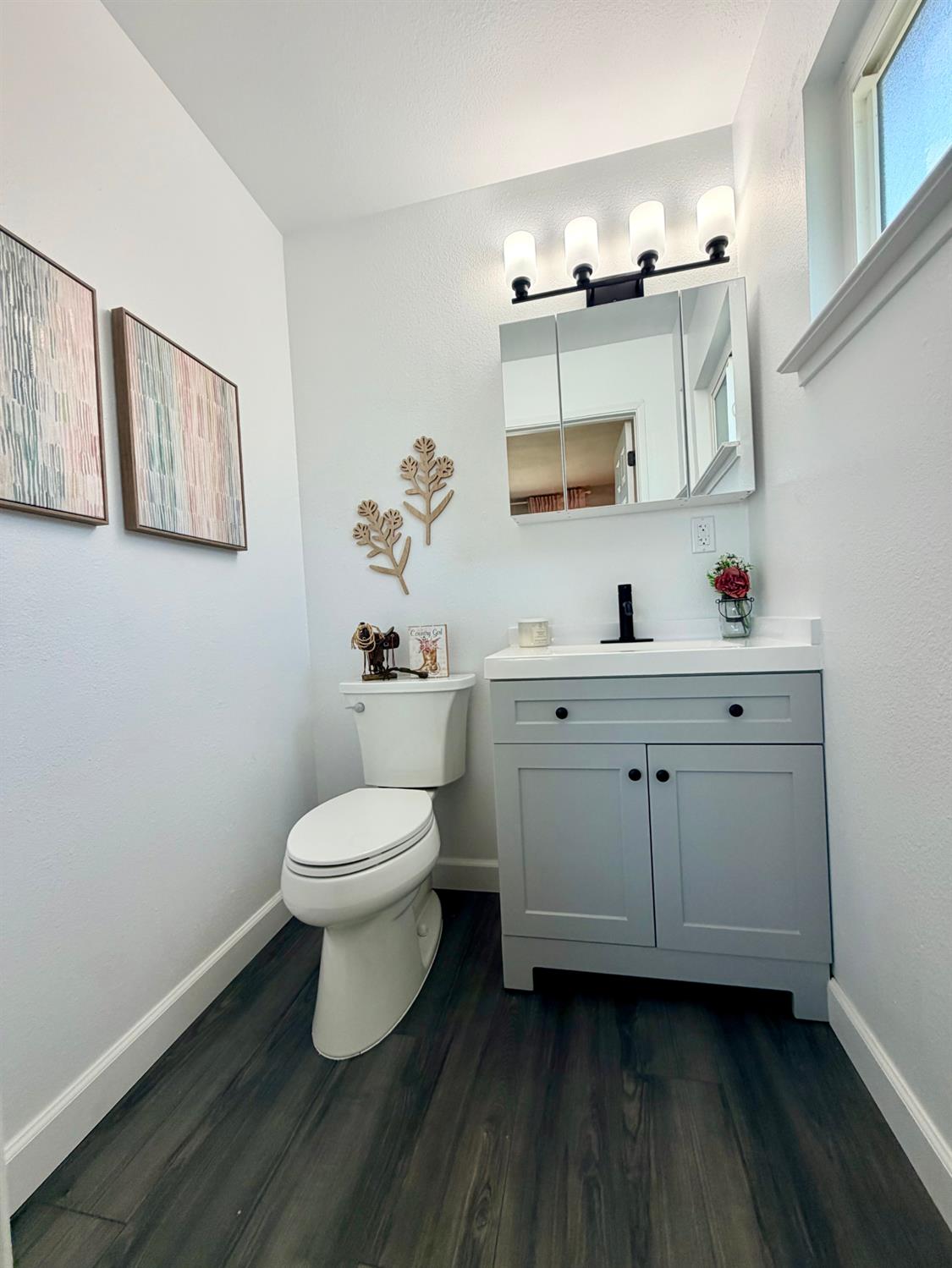 301 Mariposa St, Kingsburg, CA 93631