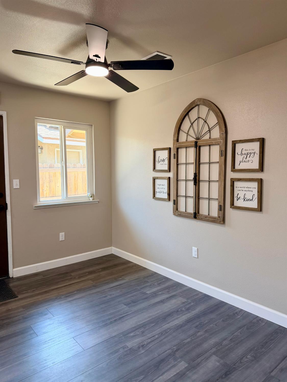 301 Mariposa St, Kingsburg, CA 93631