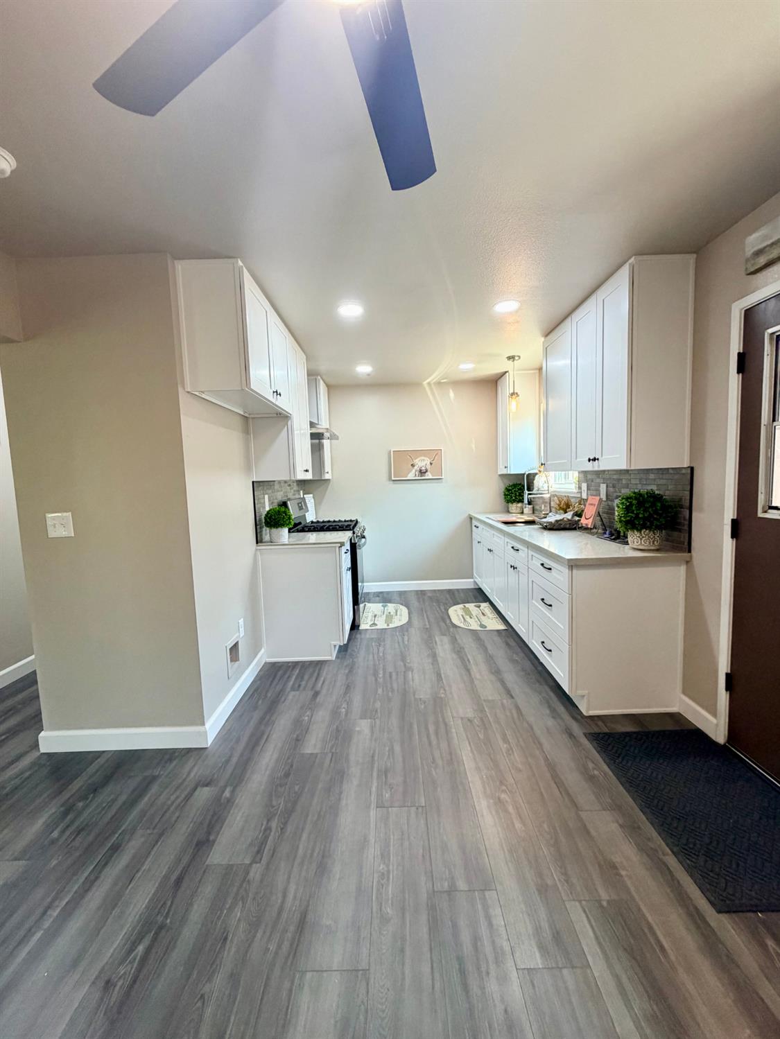 301 Mariposa St, Kingsburg, CA 93631
