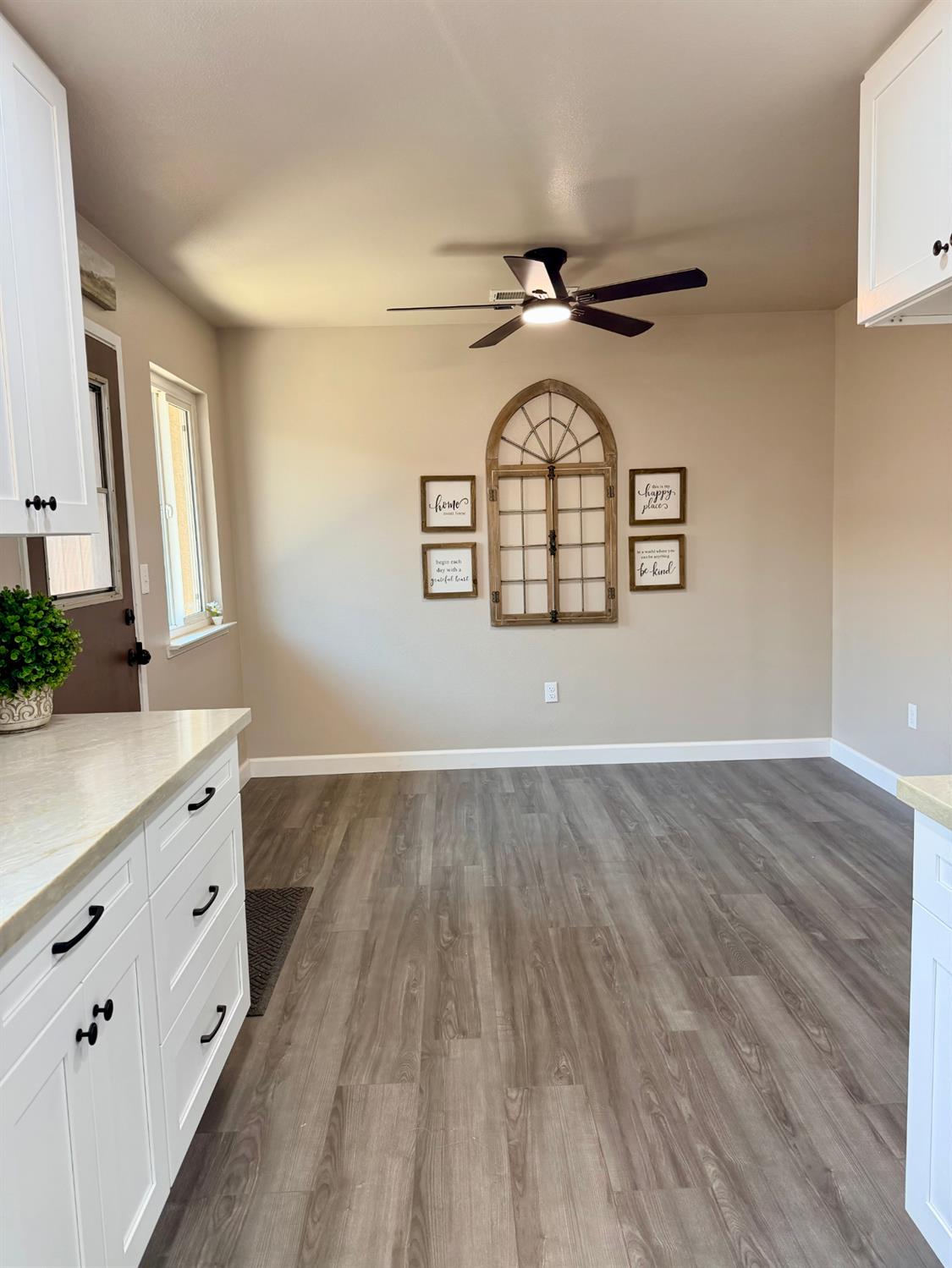 301 Mariposa St, Kingsburg, CA 93631