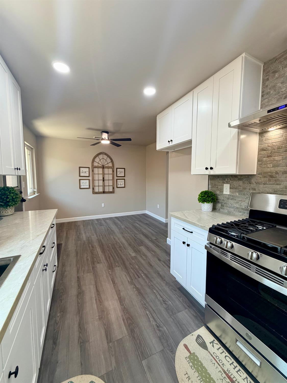 301 Mariposa St, Kingsburg, CA 93631