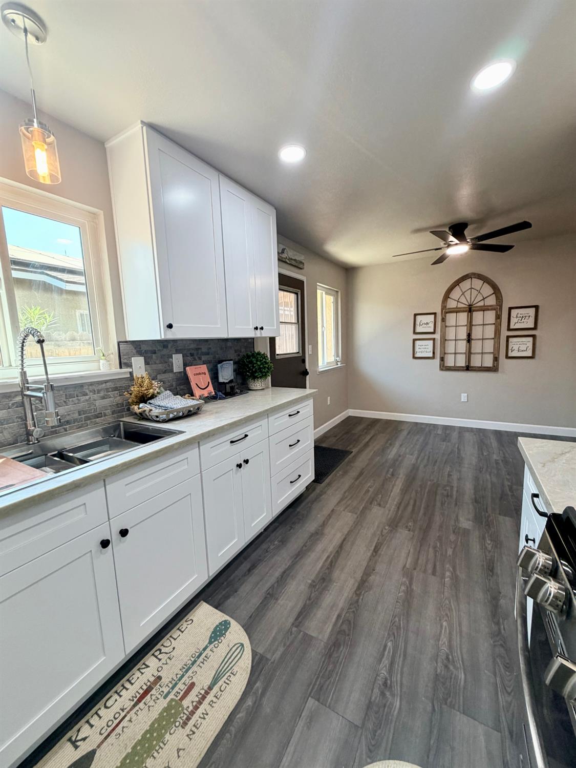 301 Mariposa St, Kingsburg, CA 93631