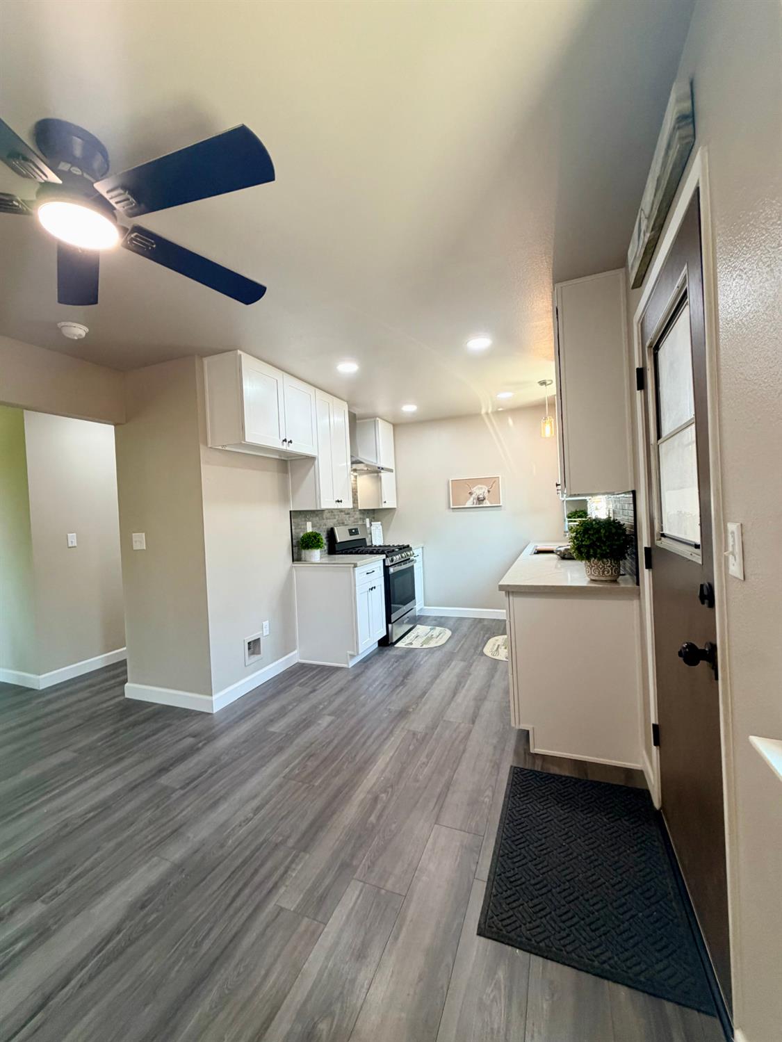 301 Mariposa St, Kingsburg, CA 93631