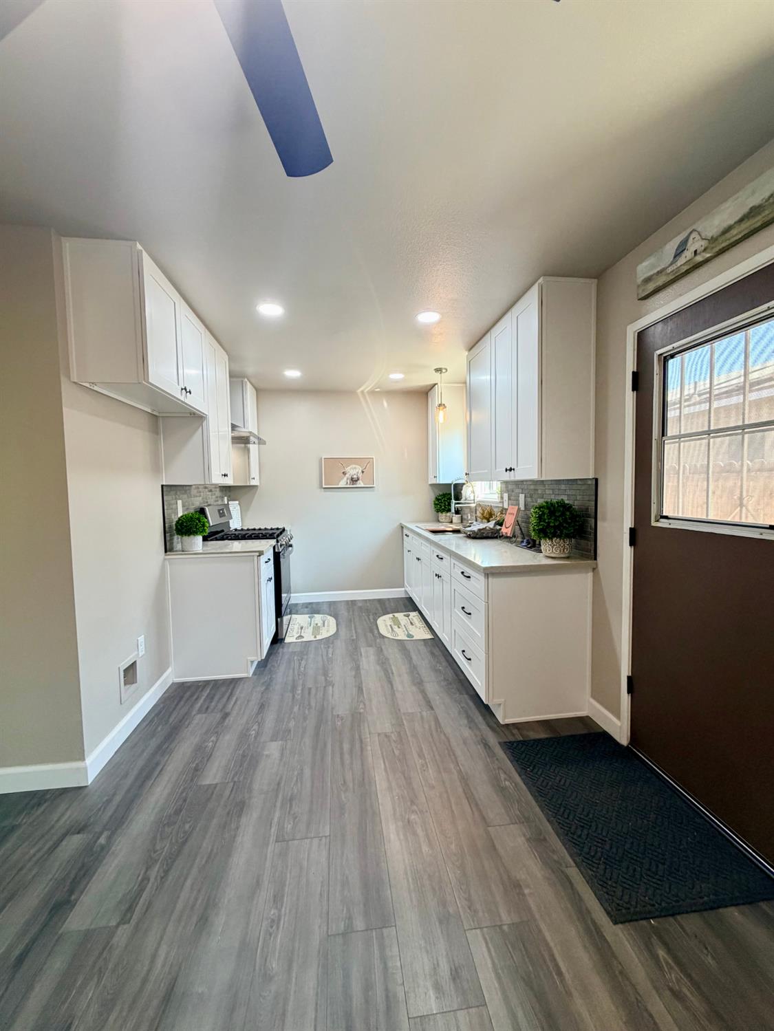 301 Mariposa St, Kingsburg, CA 93631