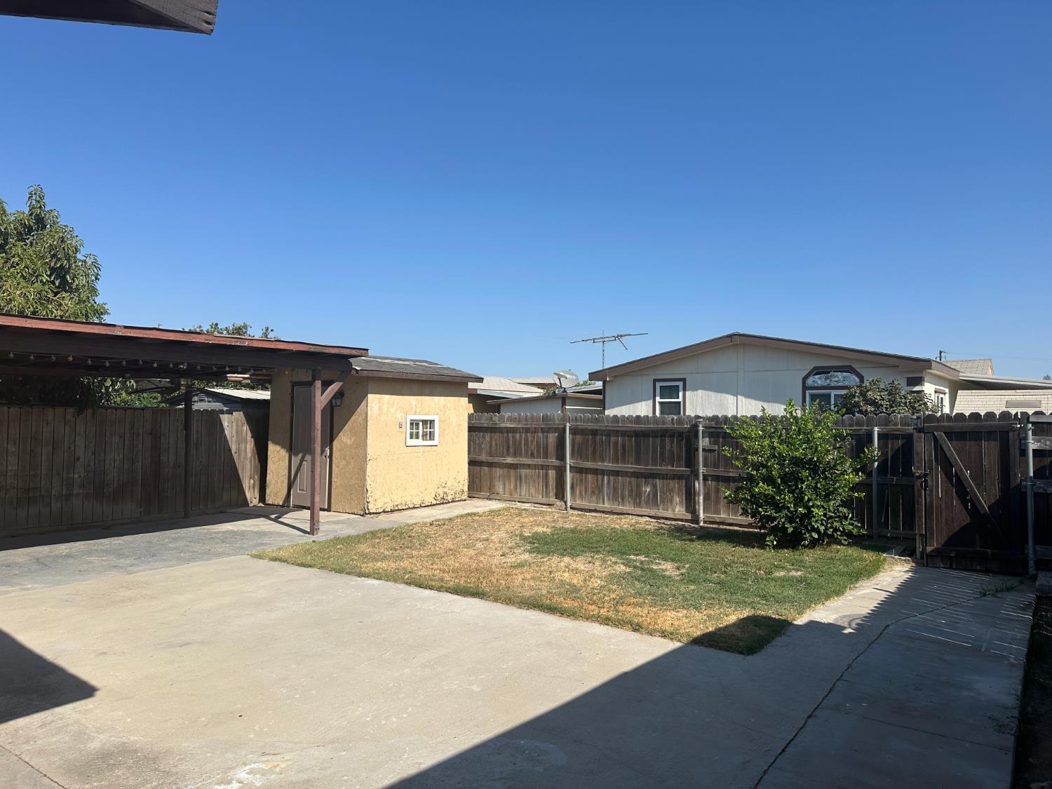 301 Mariposa St, Kingsburg, CA 93631
