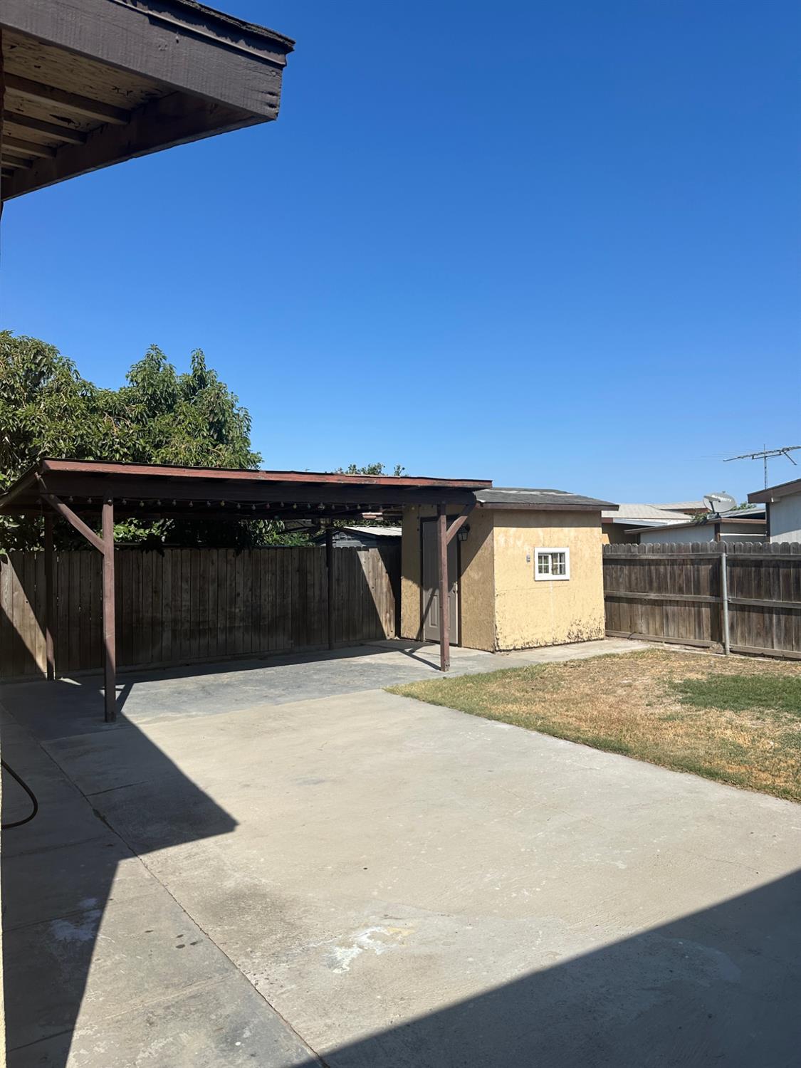 301 Mariposa St, Kingsburg, CA 93631