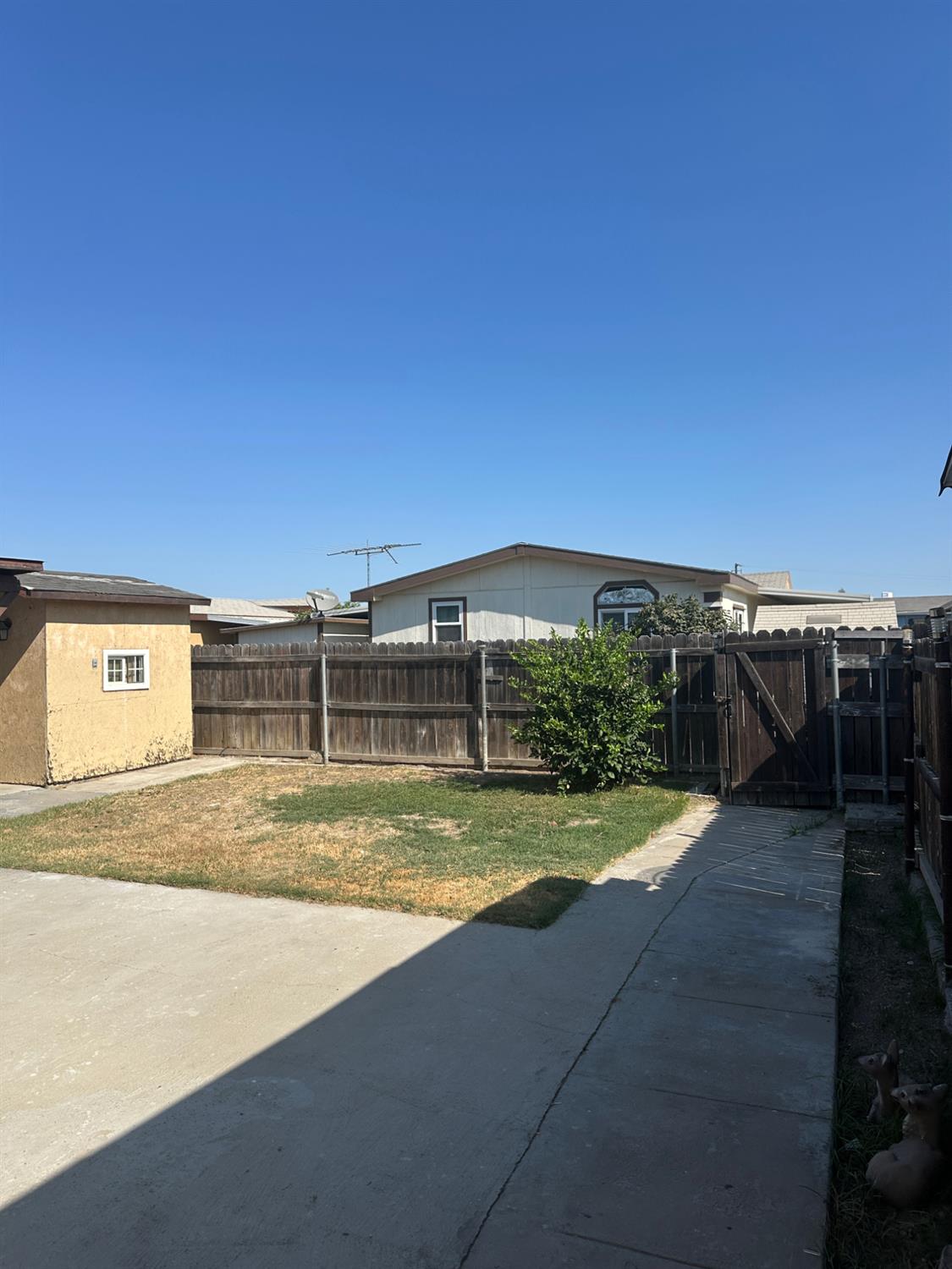 301 Mariposa St, Kingsburg, CA 93631