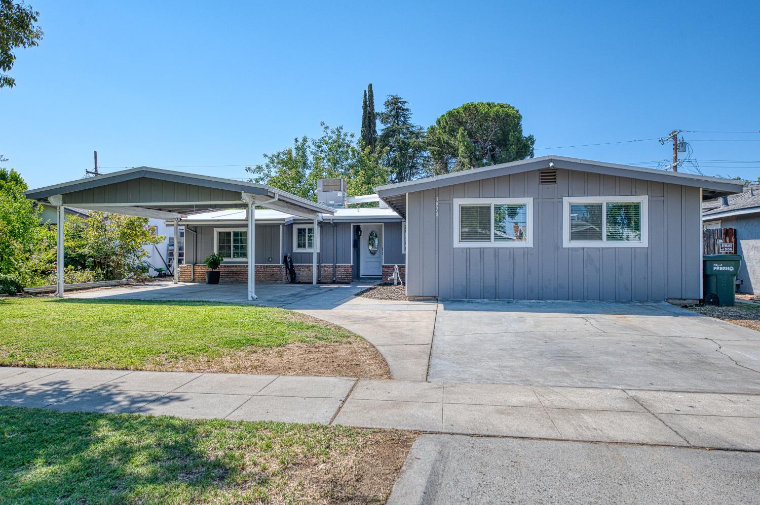 3874 E Holland Ave, Fresno, CA 93726