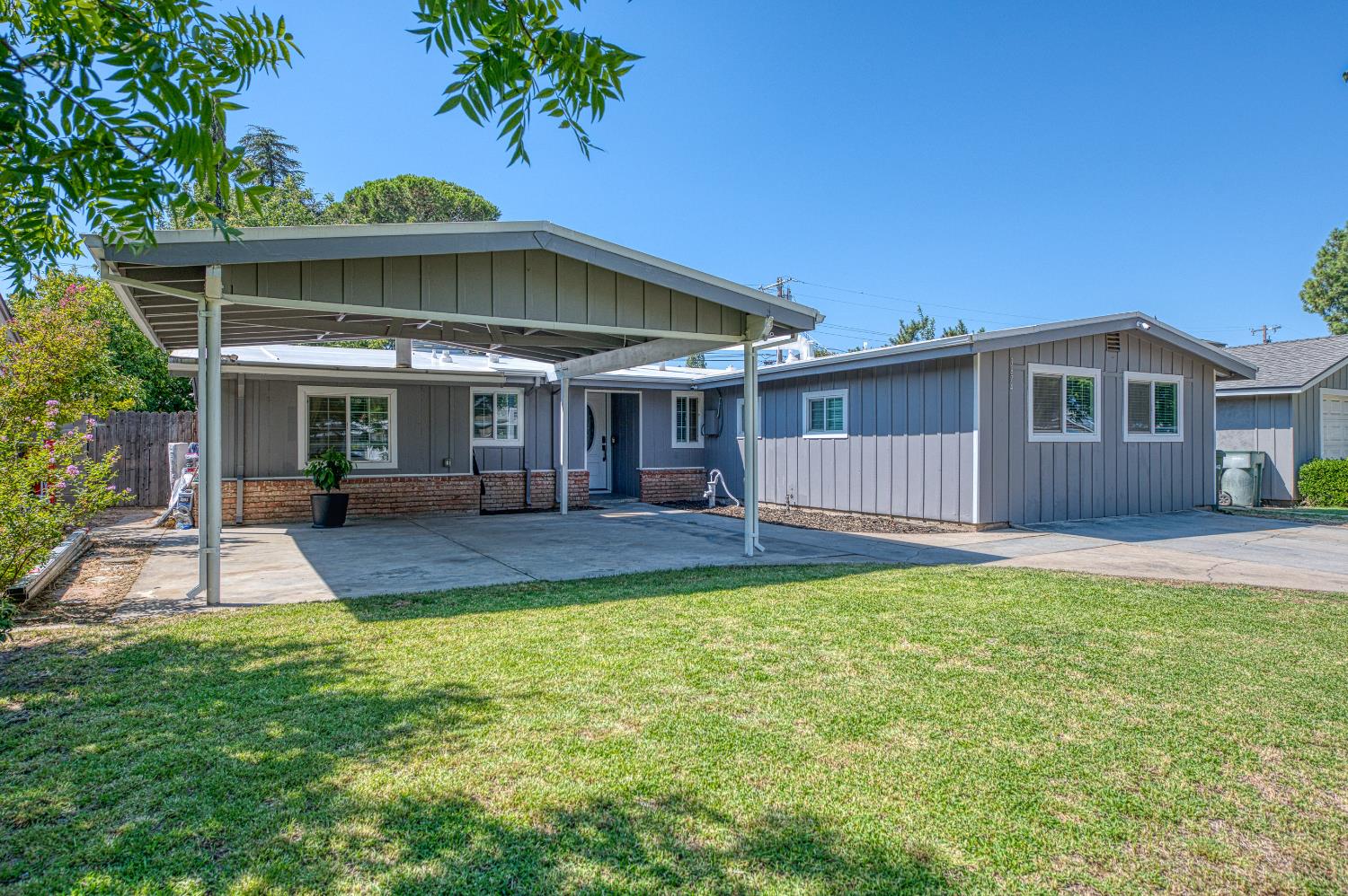 3874 E Holland Ave, Fresno, CA 93726