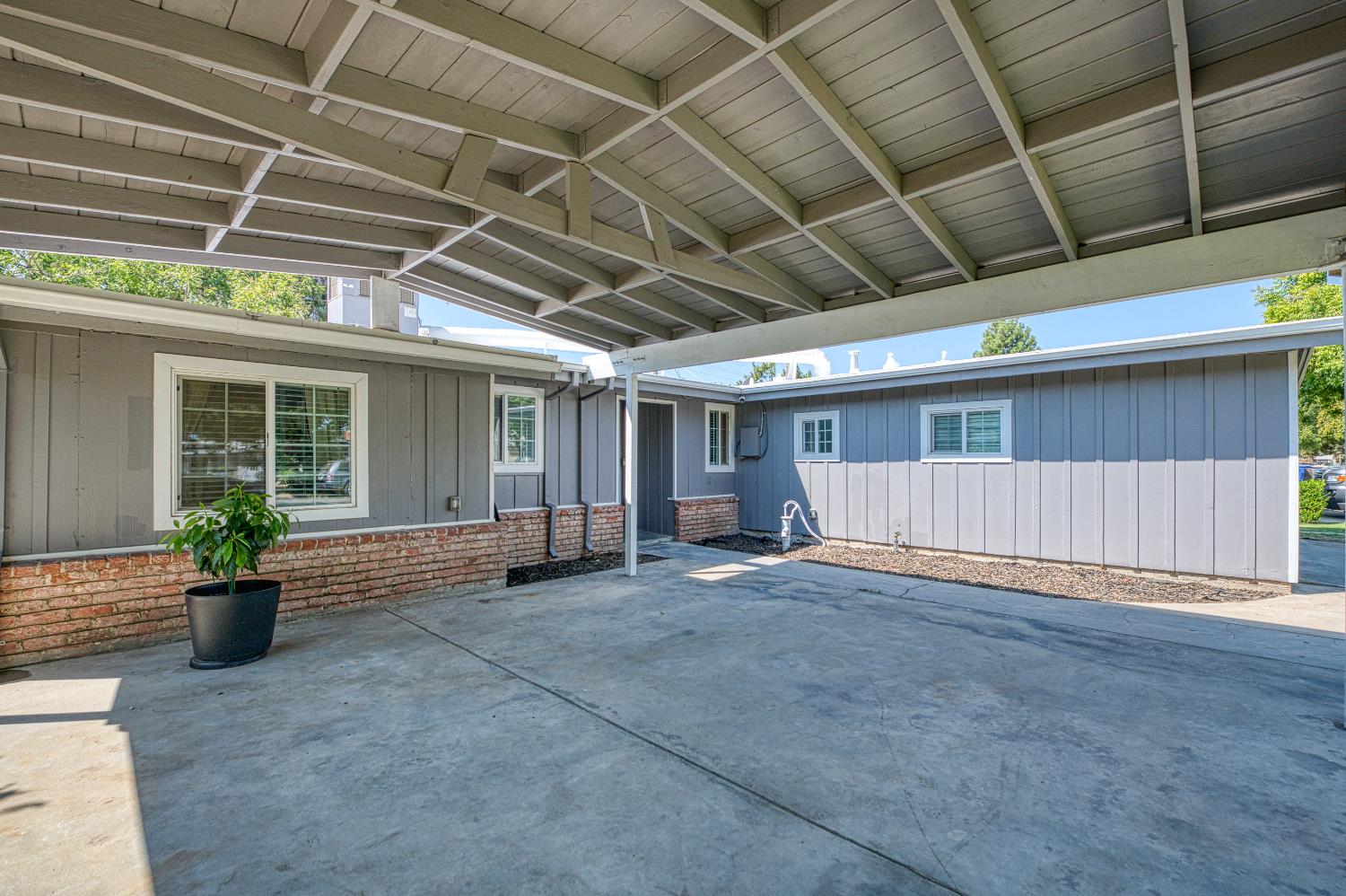 3874 E Holland Ave, Fresno, CA 93726