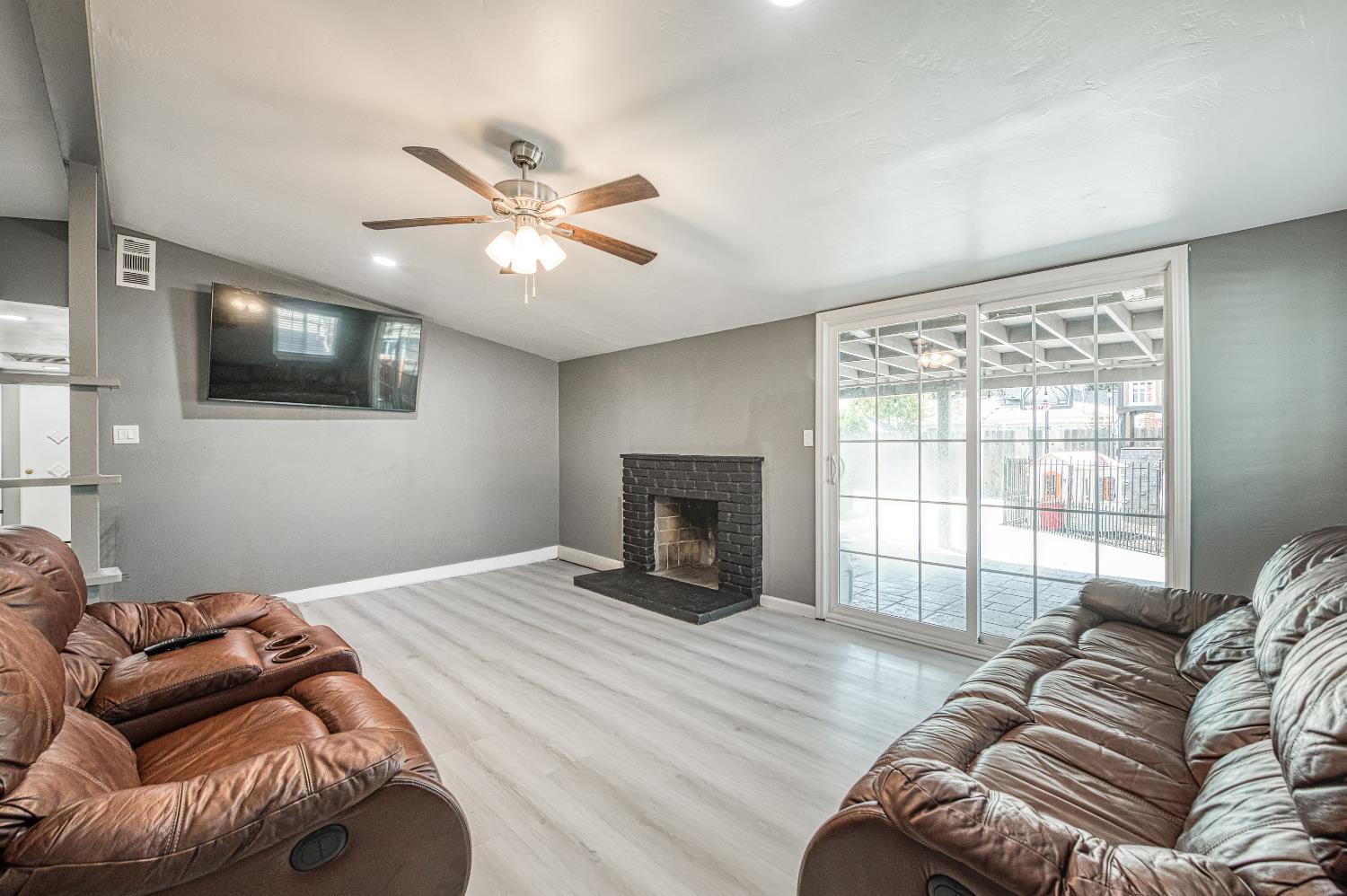 3874 E Holland Ave, Fresno, CA 93726