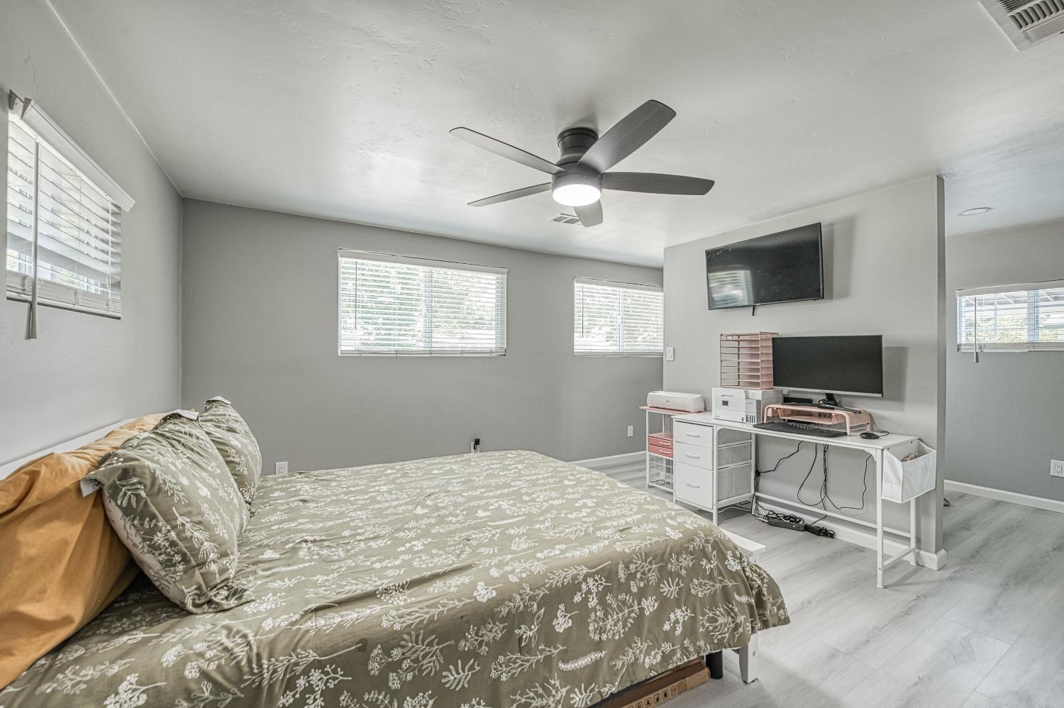 3874 E Holland Ave, Fresno, CA 93726