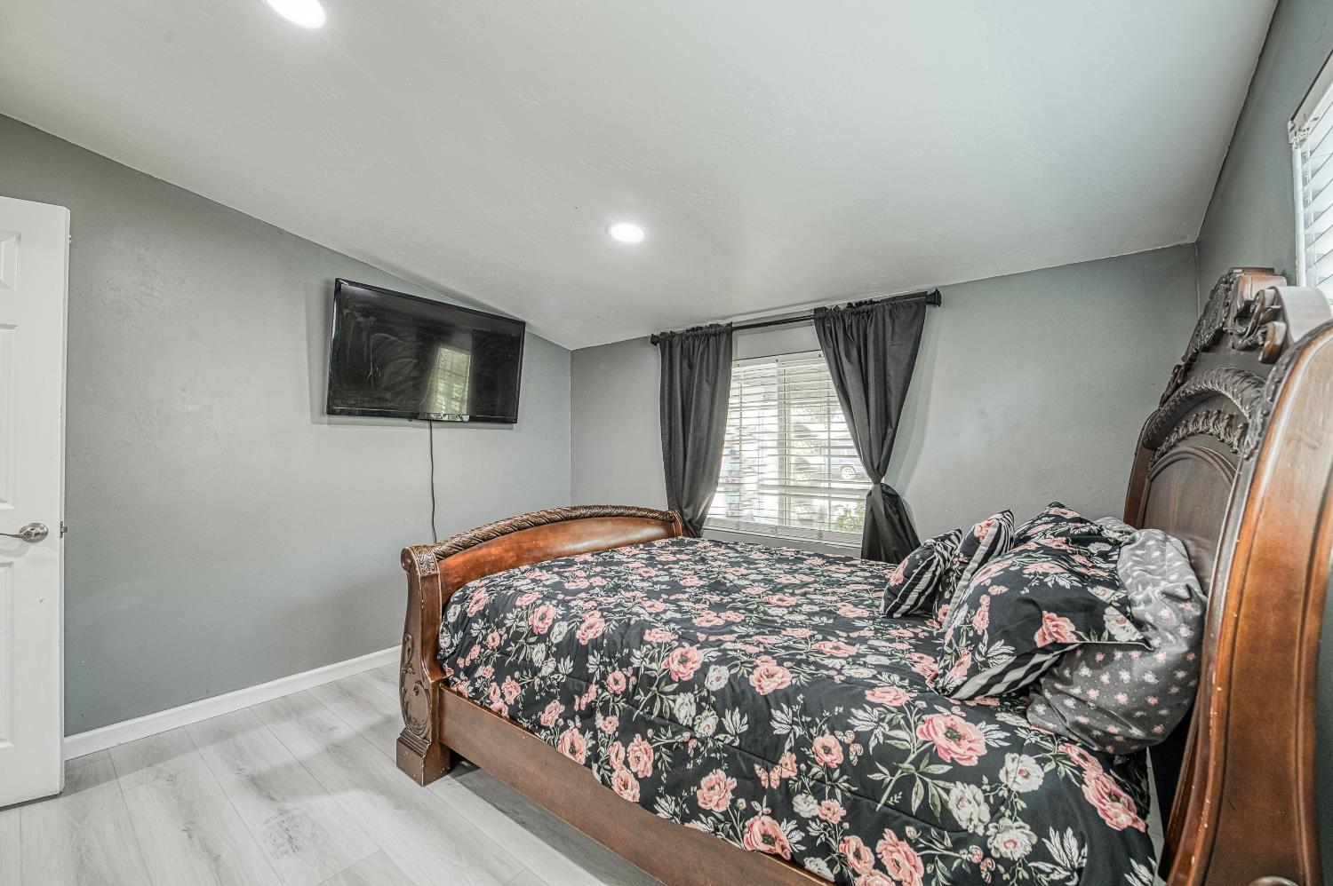 3874 E Holland Ave, Fresno, CA 93726