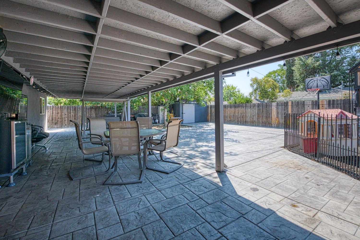 3874 E Holland Ave, Fresno, CA 93726