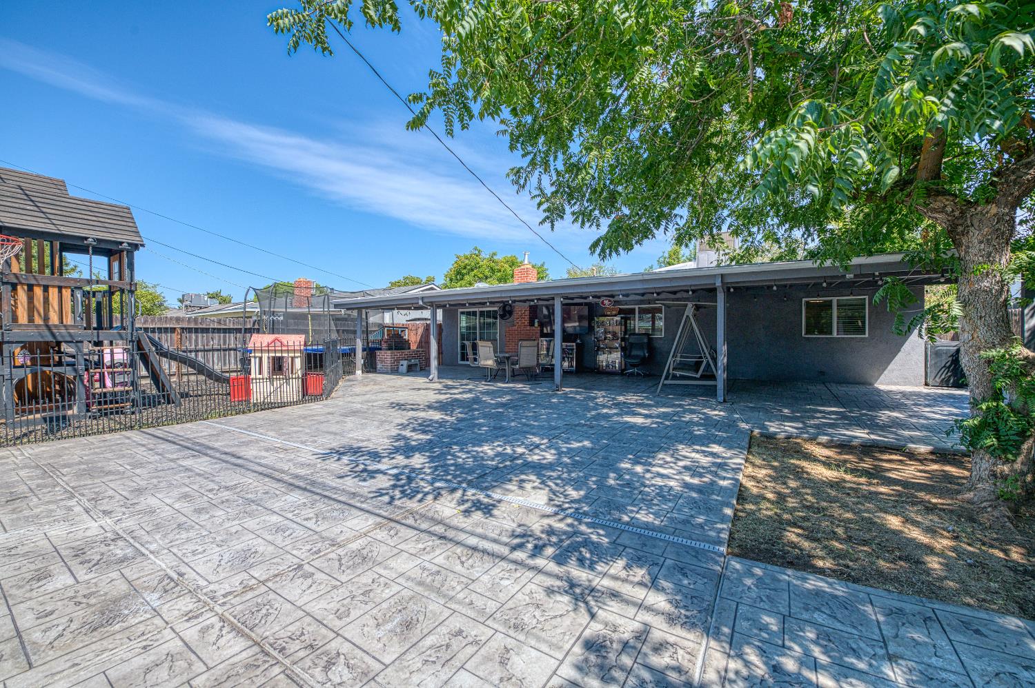 3874 E Holland Ave, Fresno, CA 93726