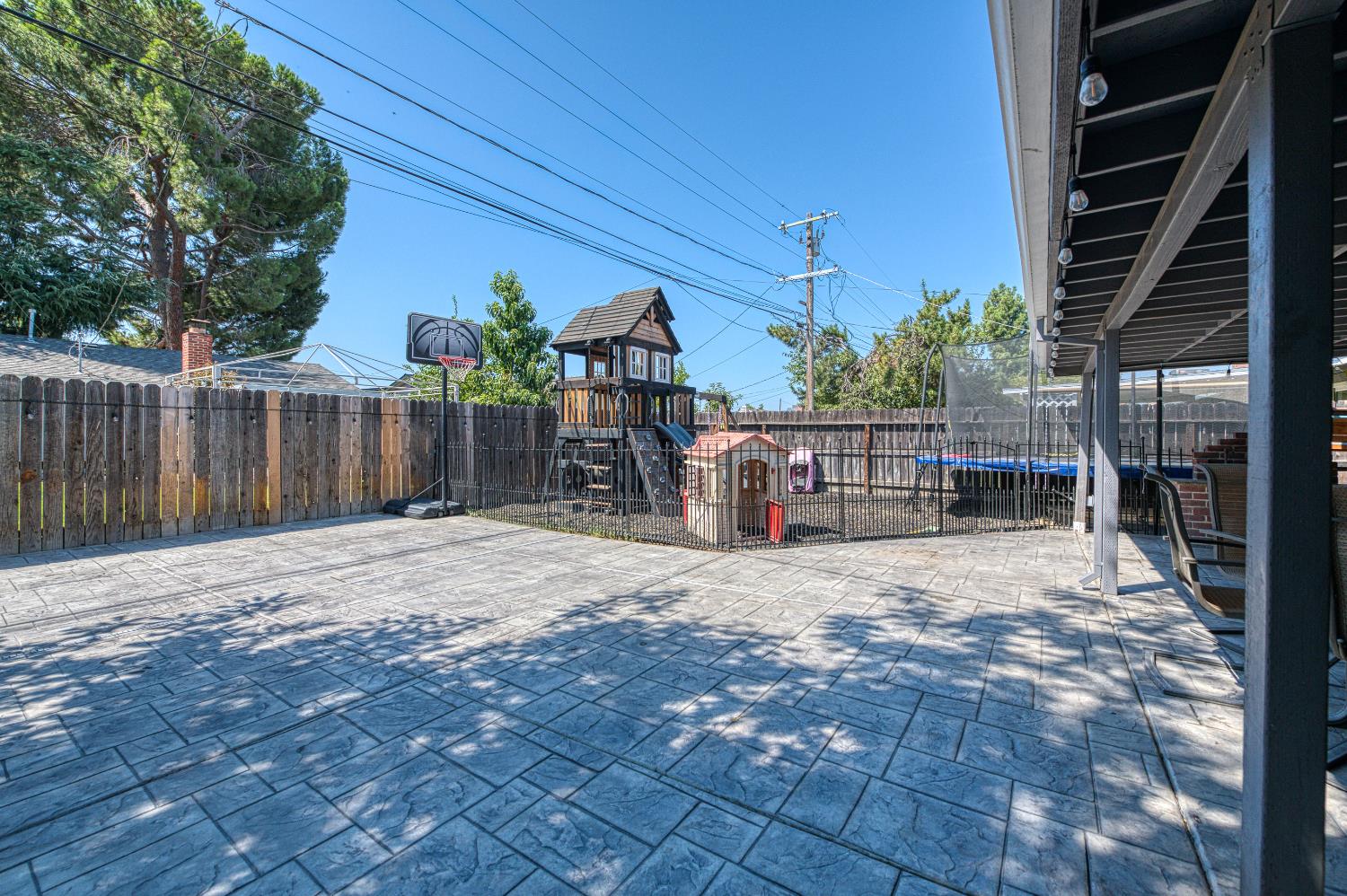 3874 E Holland Ave, Fresno, CA 93726