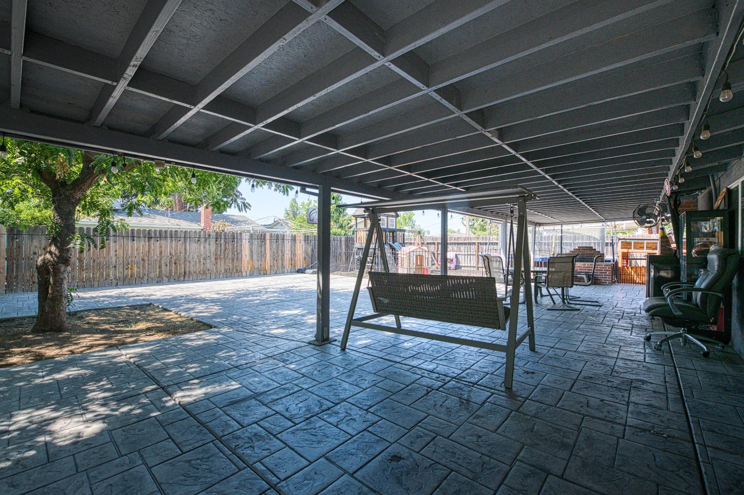 3874 E Holland Ave, Fresno, CA 93726