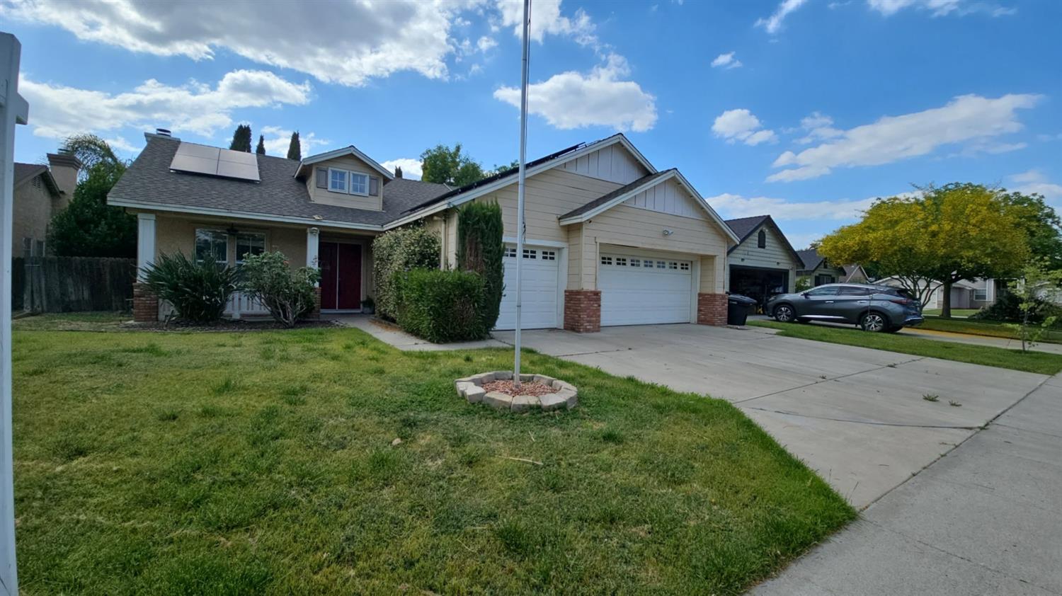 3026 Sage Ct, Hanford, CA 93230