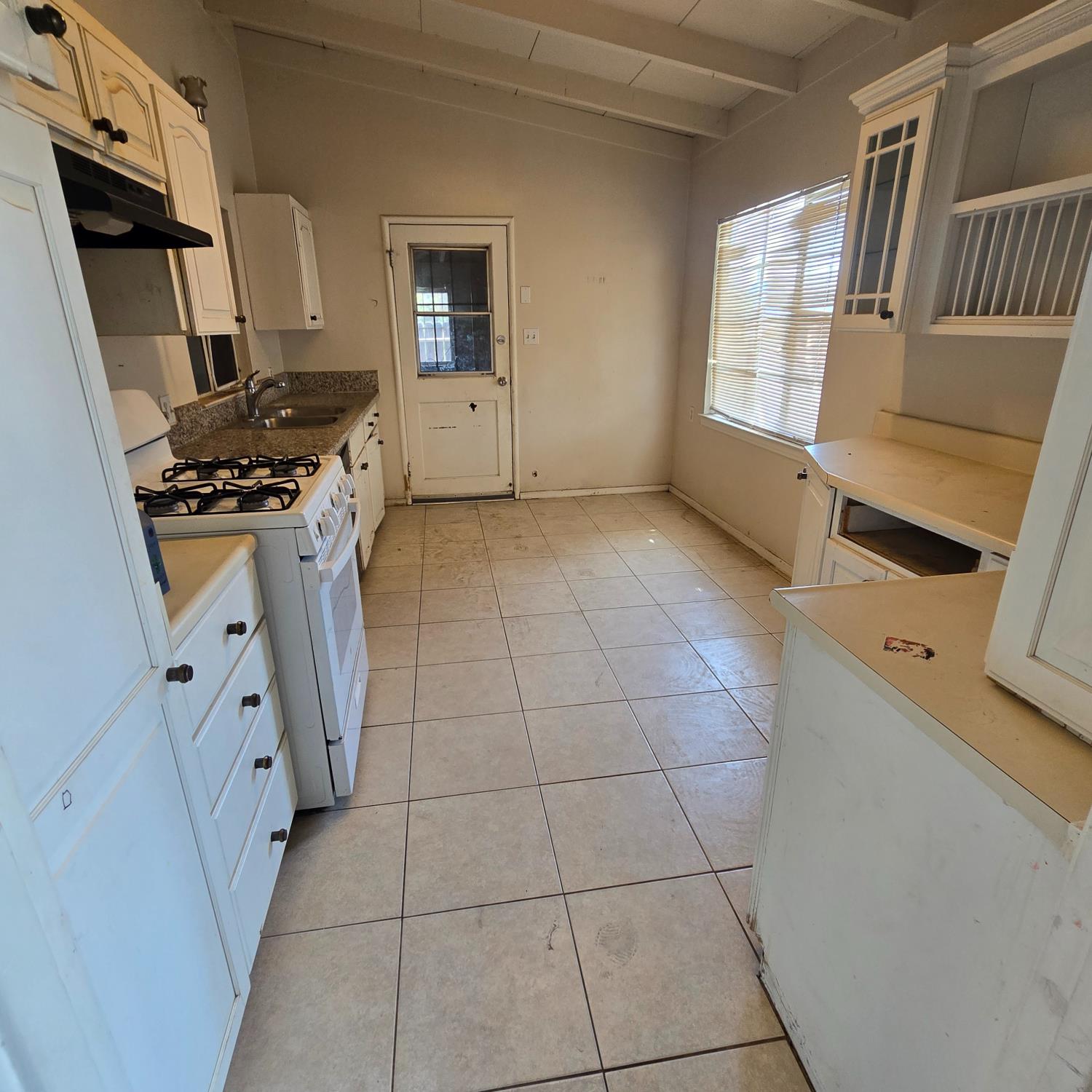 2127 E Sussex Way, Fresno, CA 93726