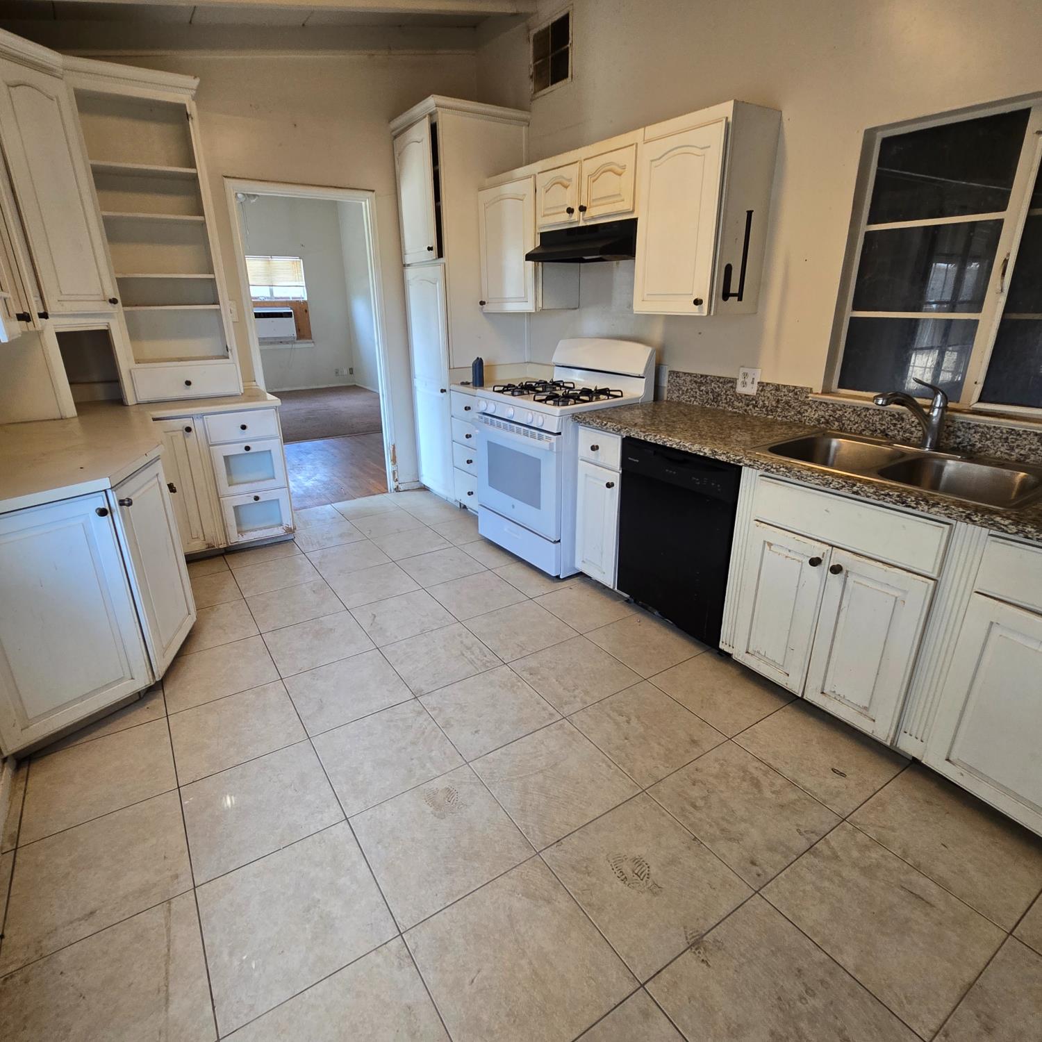 2127 E Sussex Way, Fresno, CA 93726