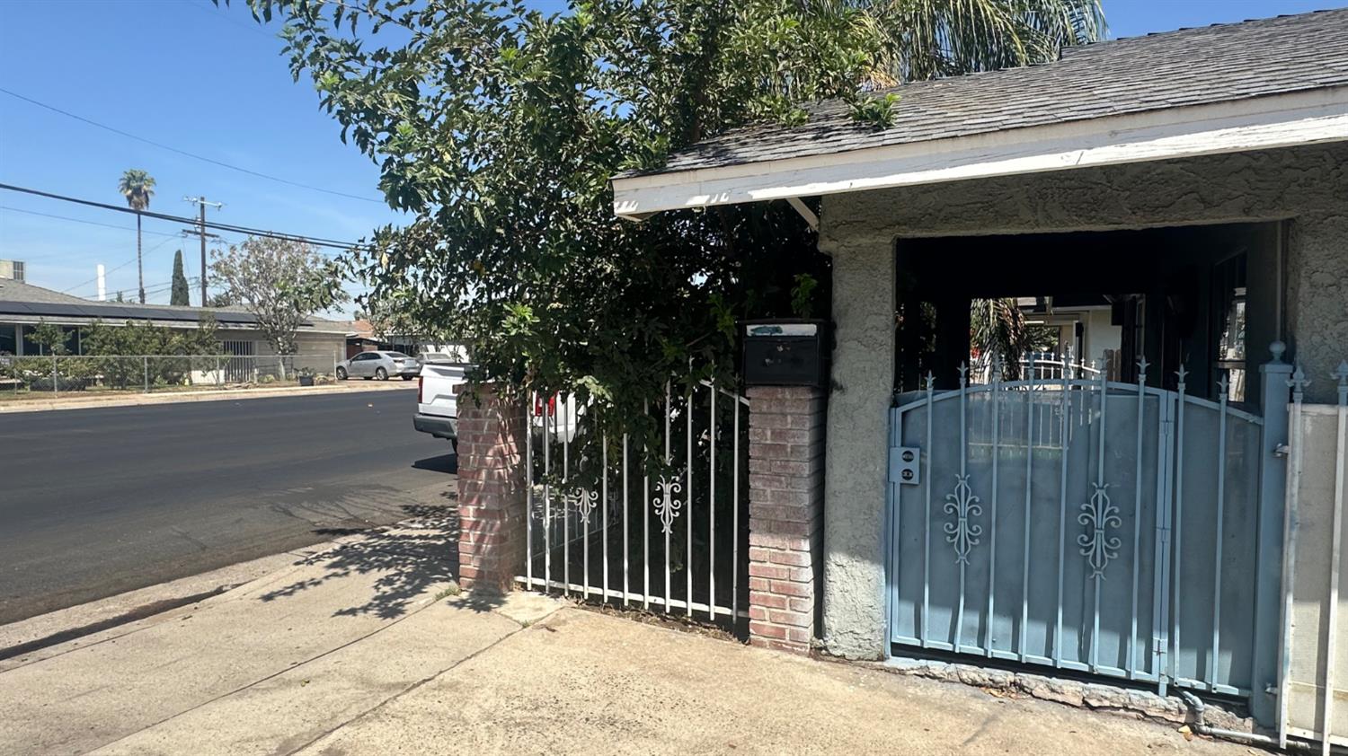 821 S Cedar Ave S, Fresno, CA 93702
