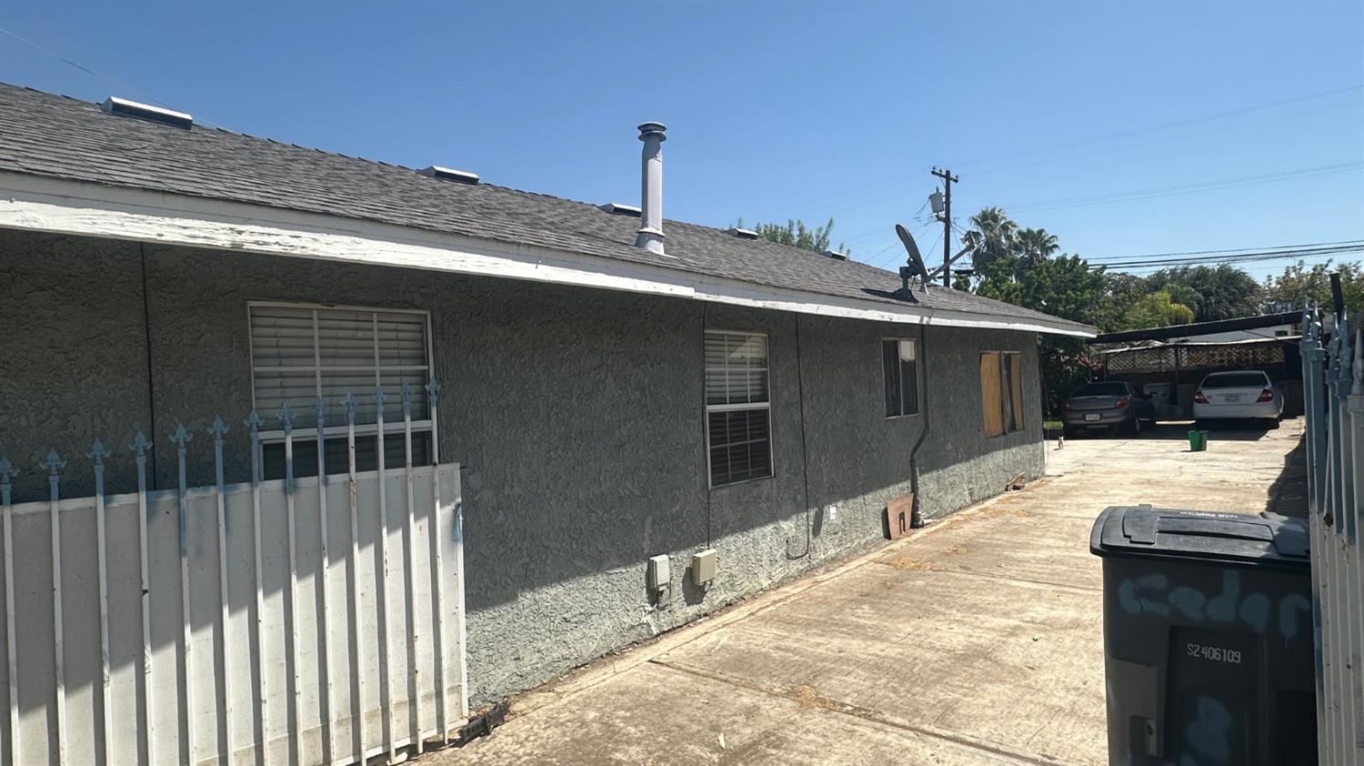 821 S Cedar Ave S, Fresno, CA 93702