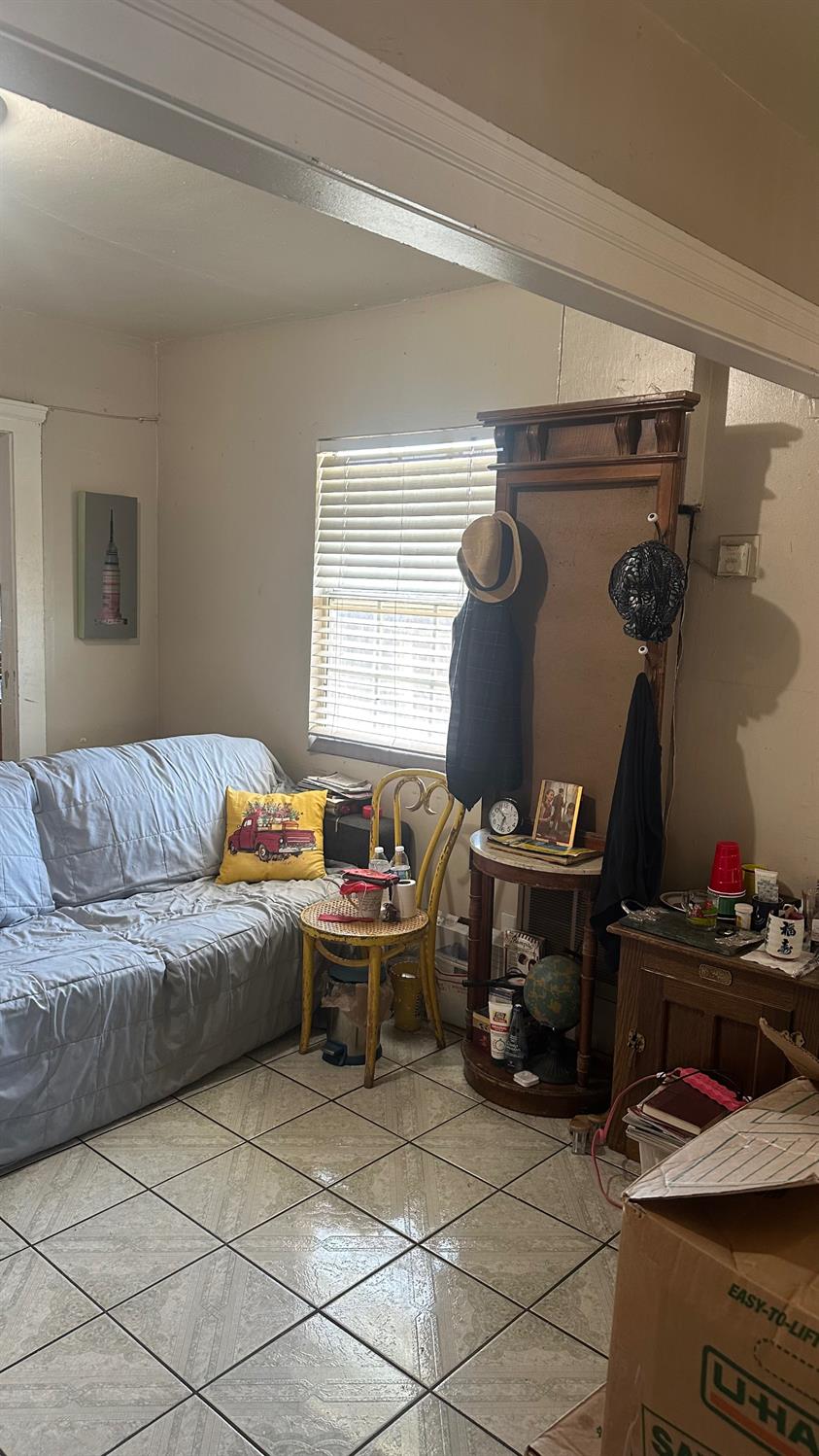 821 S Cedar Ave S, Fresno, CA 93702