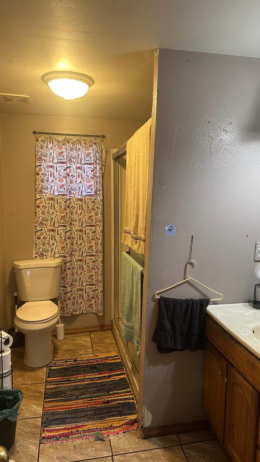 821 S Cedar Ave S, Fresno, CA 93702