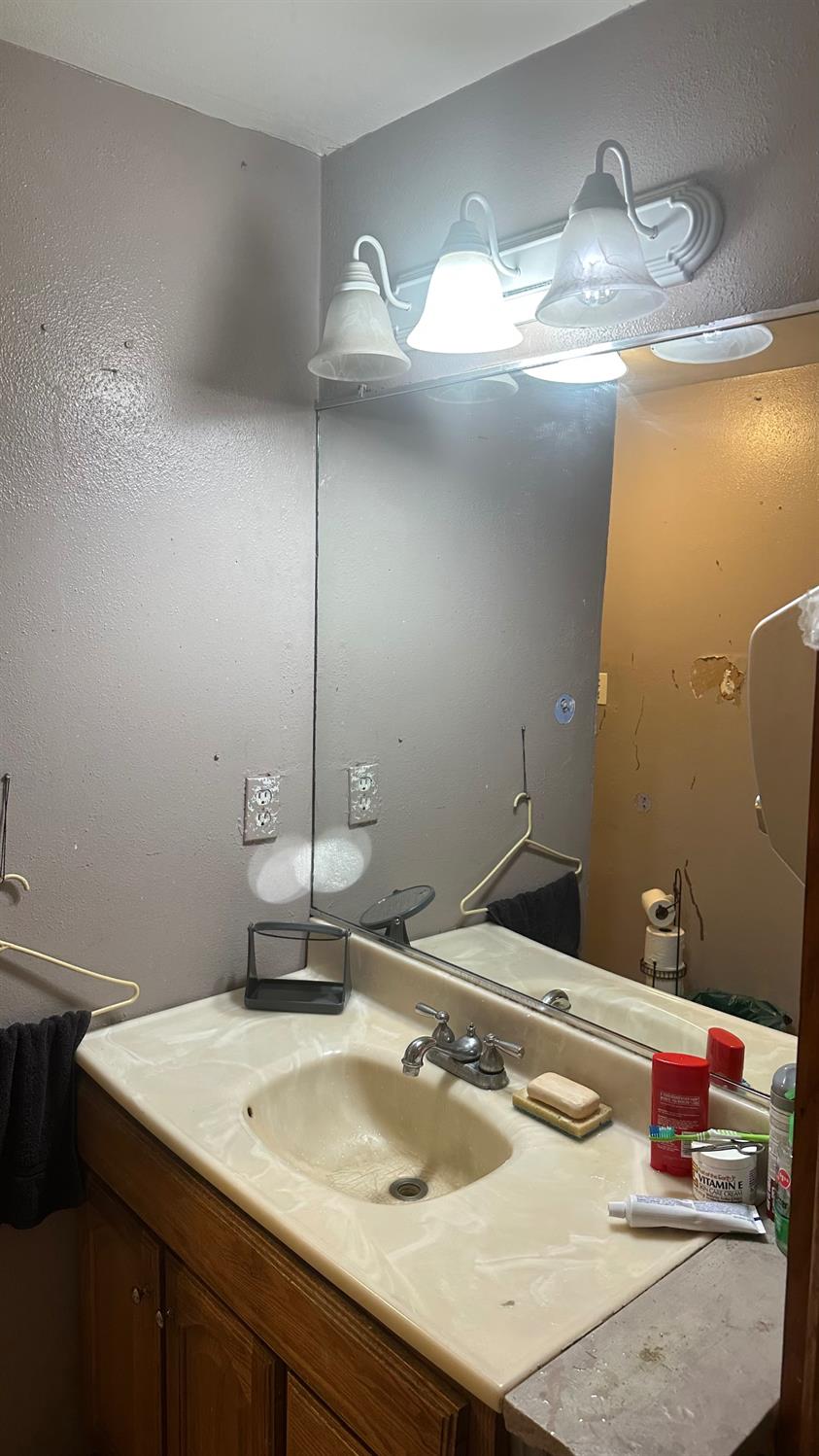 821 S Cedar Ave S, Fresno, CA 93702