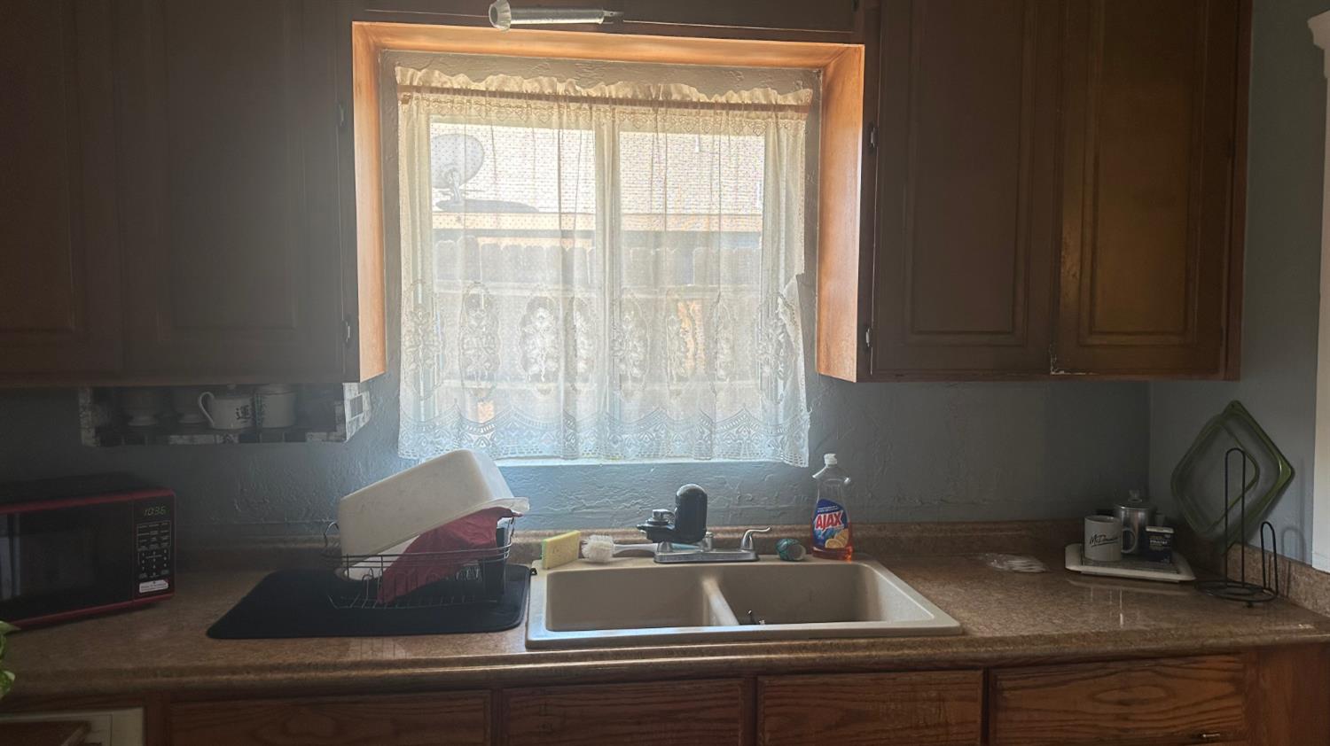 821 S Cedar Ave S, Fresno, CA 93702