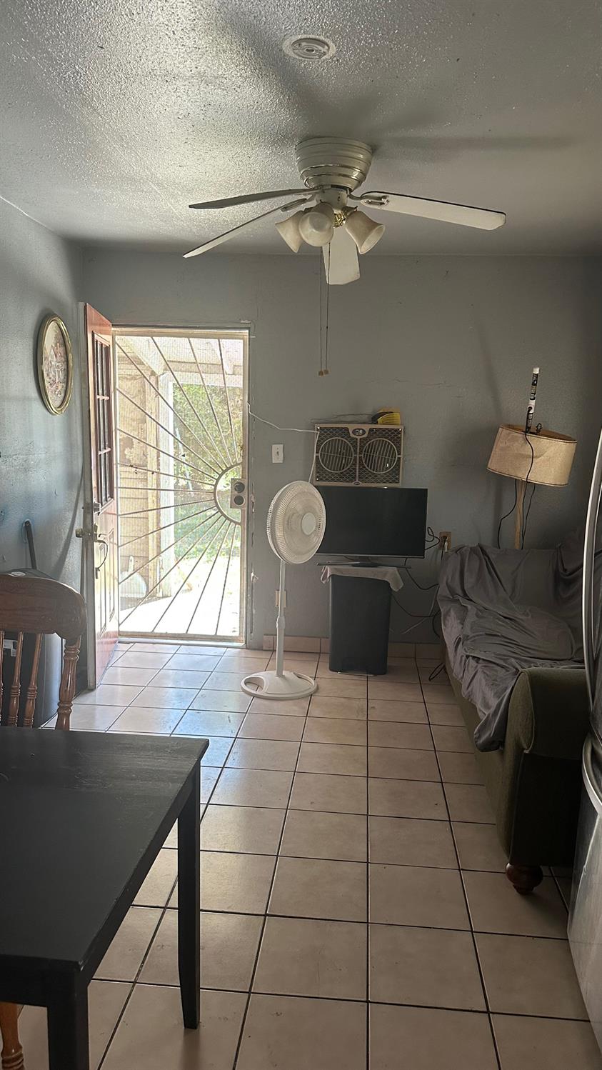 821 S Cedar Ave S, Fresno, CA 93702