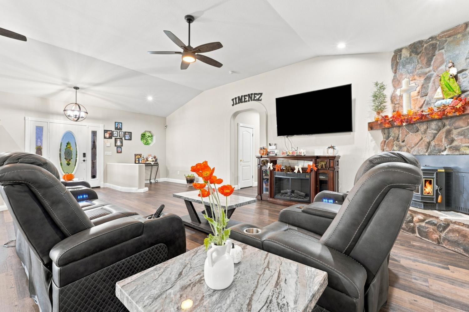 11635 S Amber Ave, Selma, CA 93662