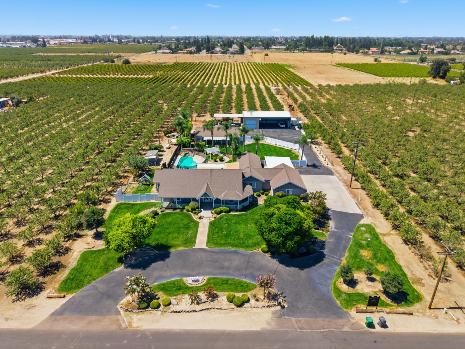 11635 S Amber Ave, Selma, CA 93662