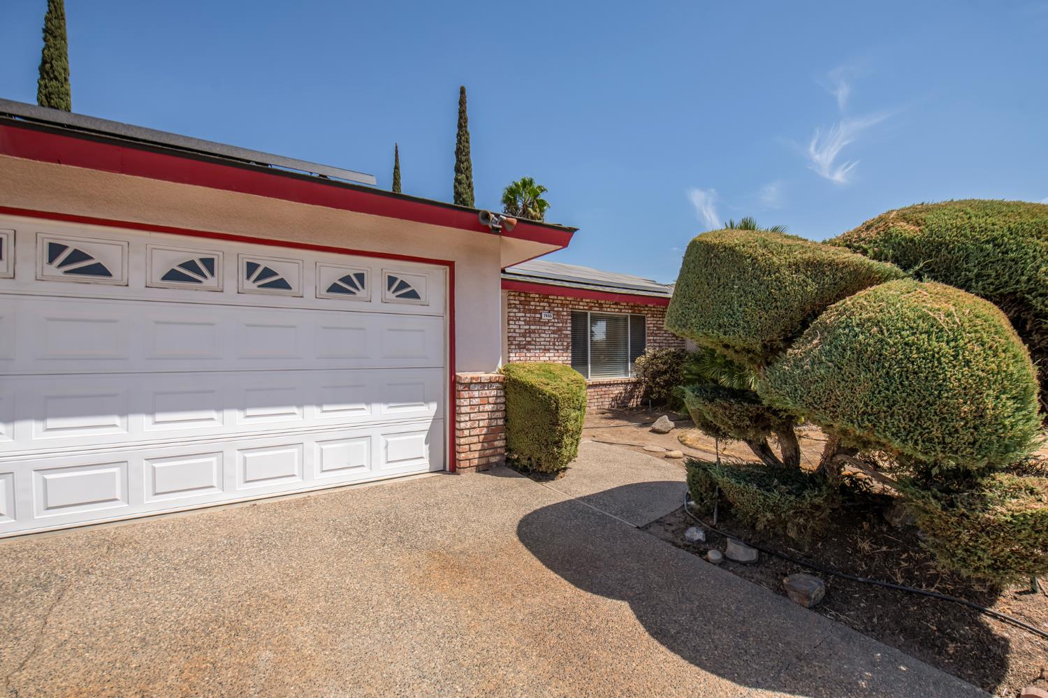 7466 N 4th, Fresno, CA 93704