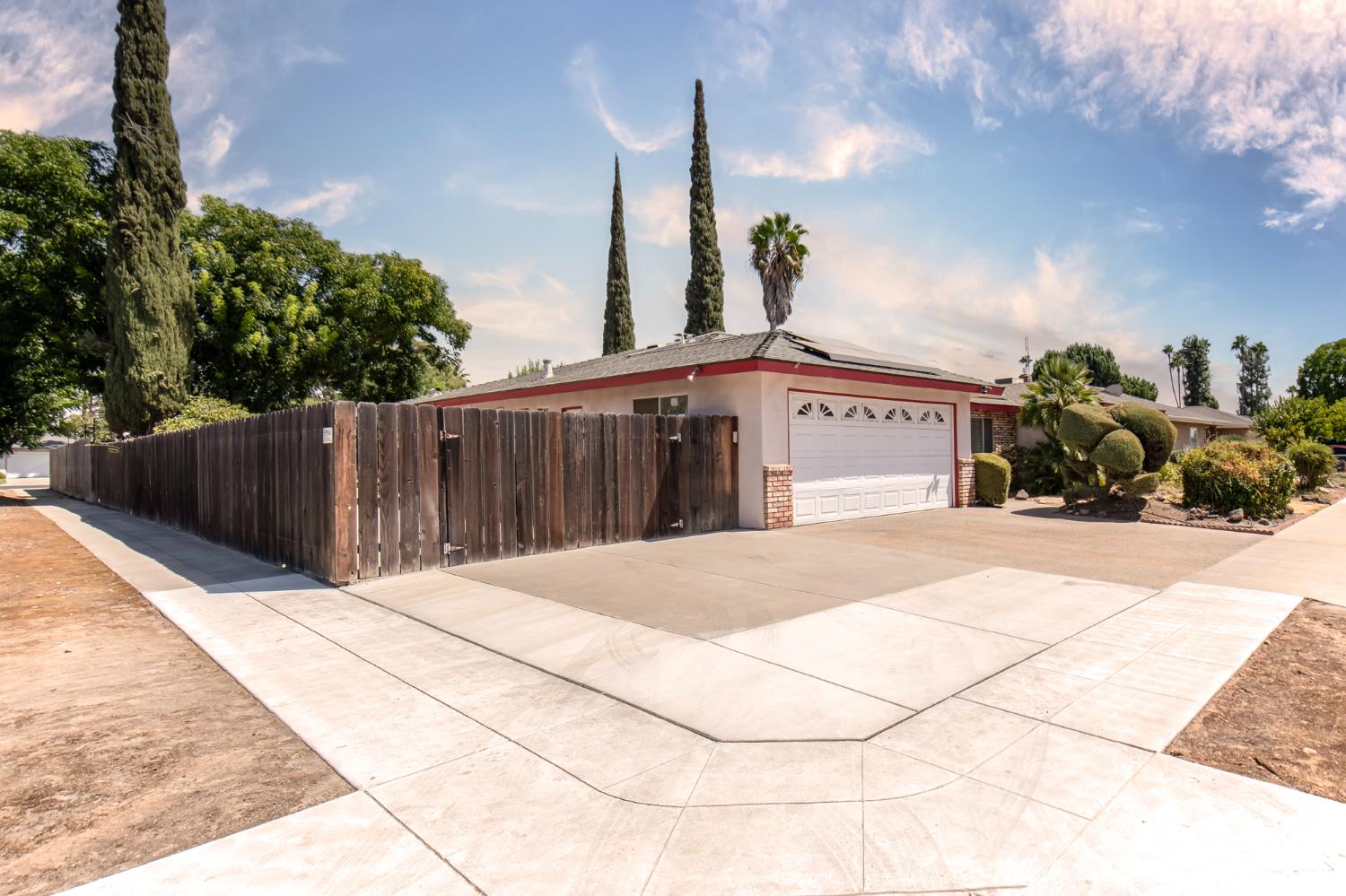 7466 N 4th, Fresno, CA 93704