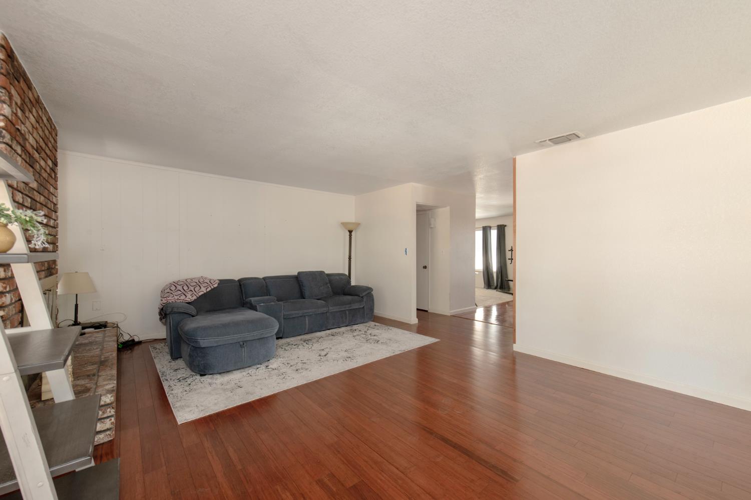 7466 N 4th, Fresno, CA 93704