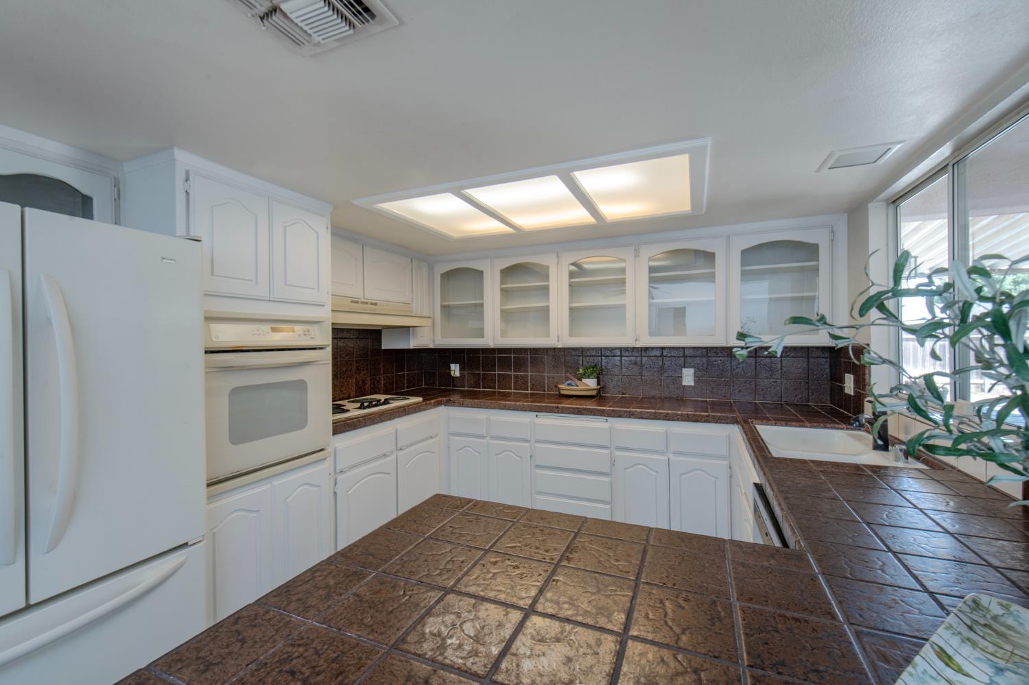 7466 N 4th, Fresno, CA 93704