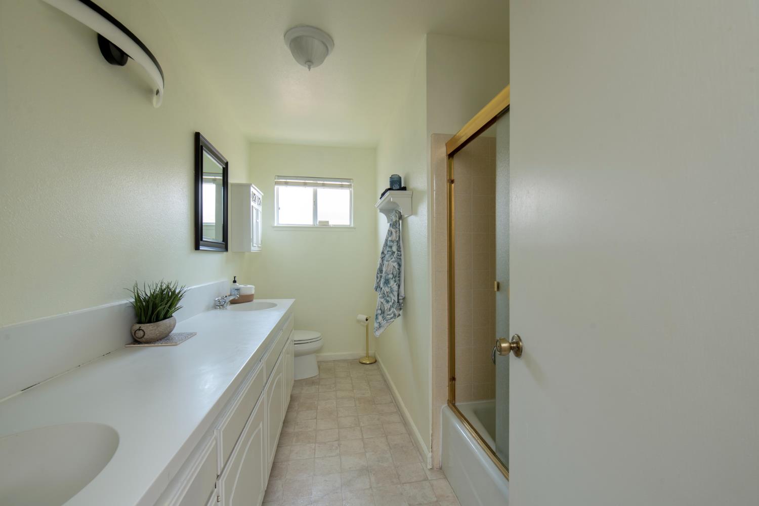 7466 N 4th, Fresno, CA 93704