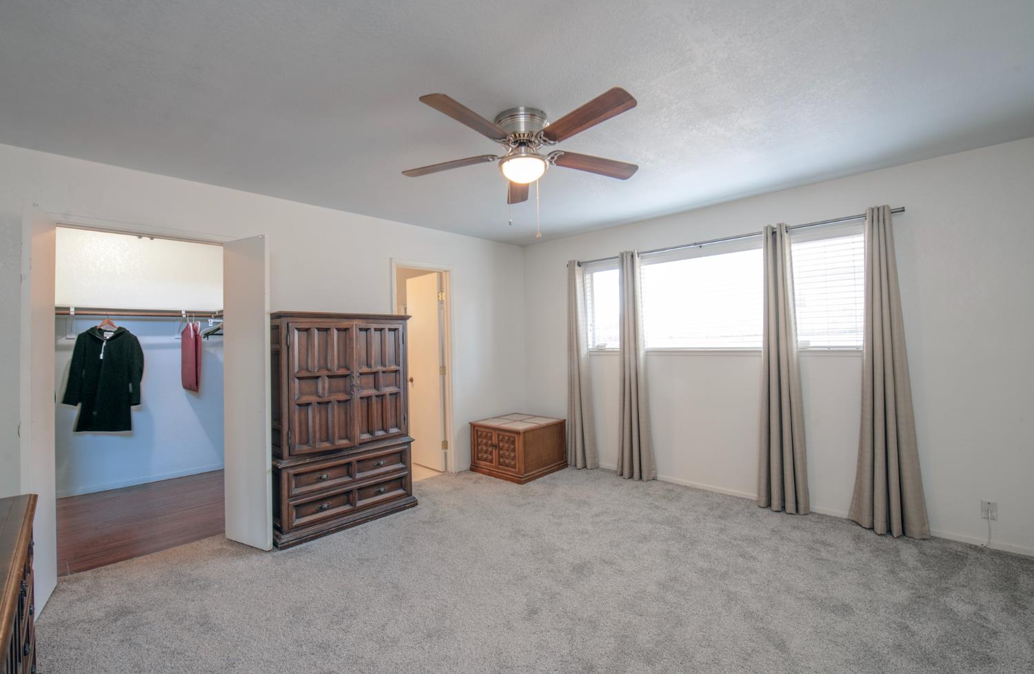 7466 N 4th, Fresno, CA 93704
