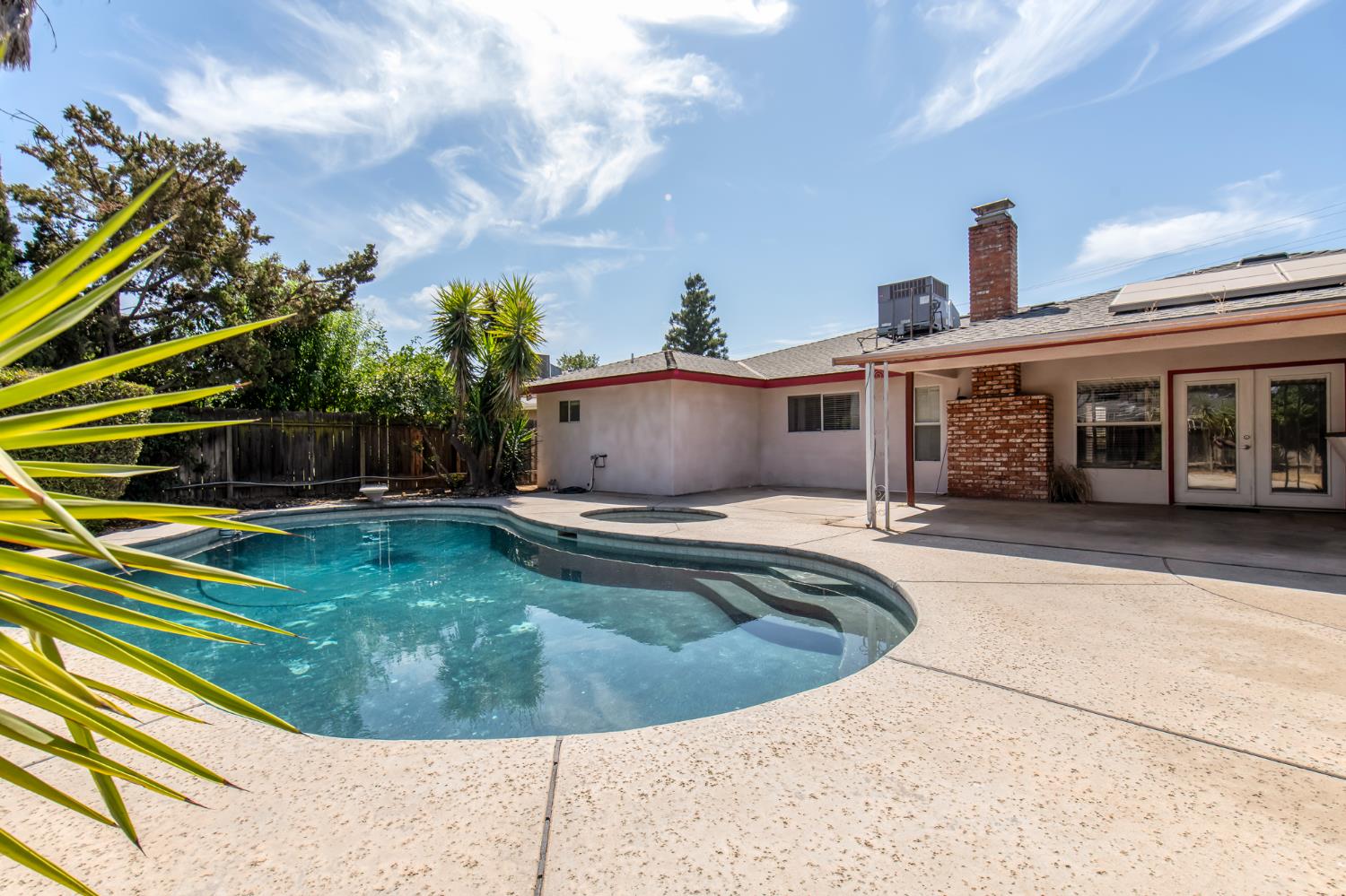7466 N 4th, Fresno, CA 93704