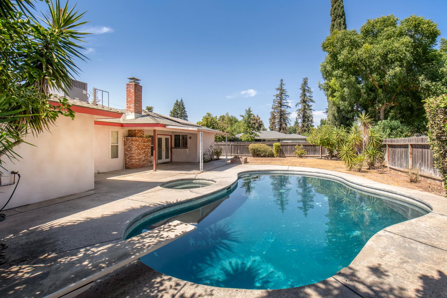 7466 N 4th, Fresno, CA 93704