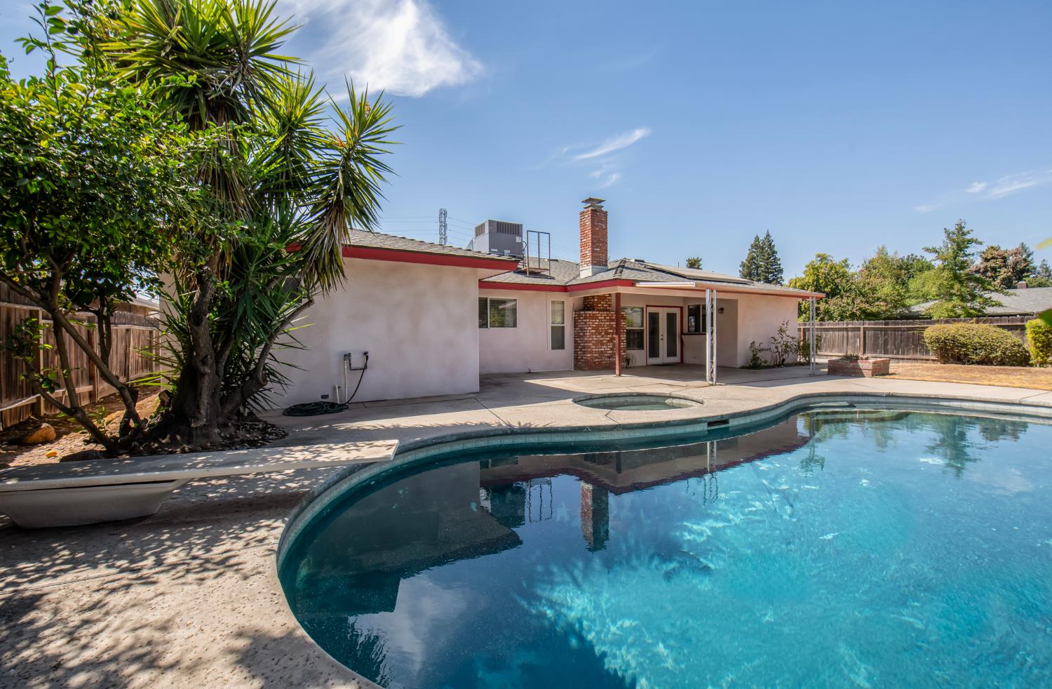 7466 N 4th, Fresno, CA 93704