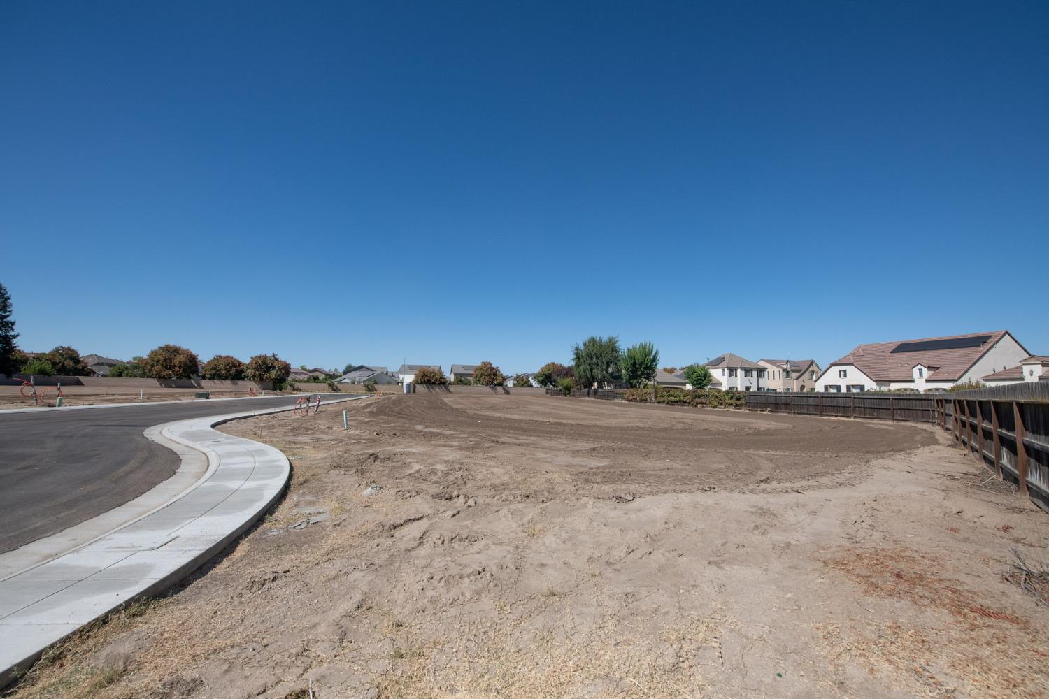 1783 N Preuss Ave, Clovis, CA 93619